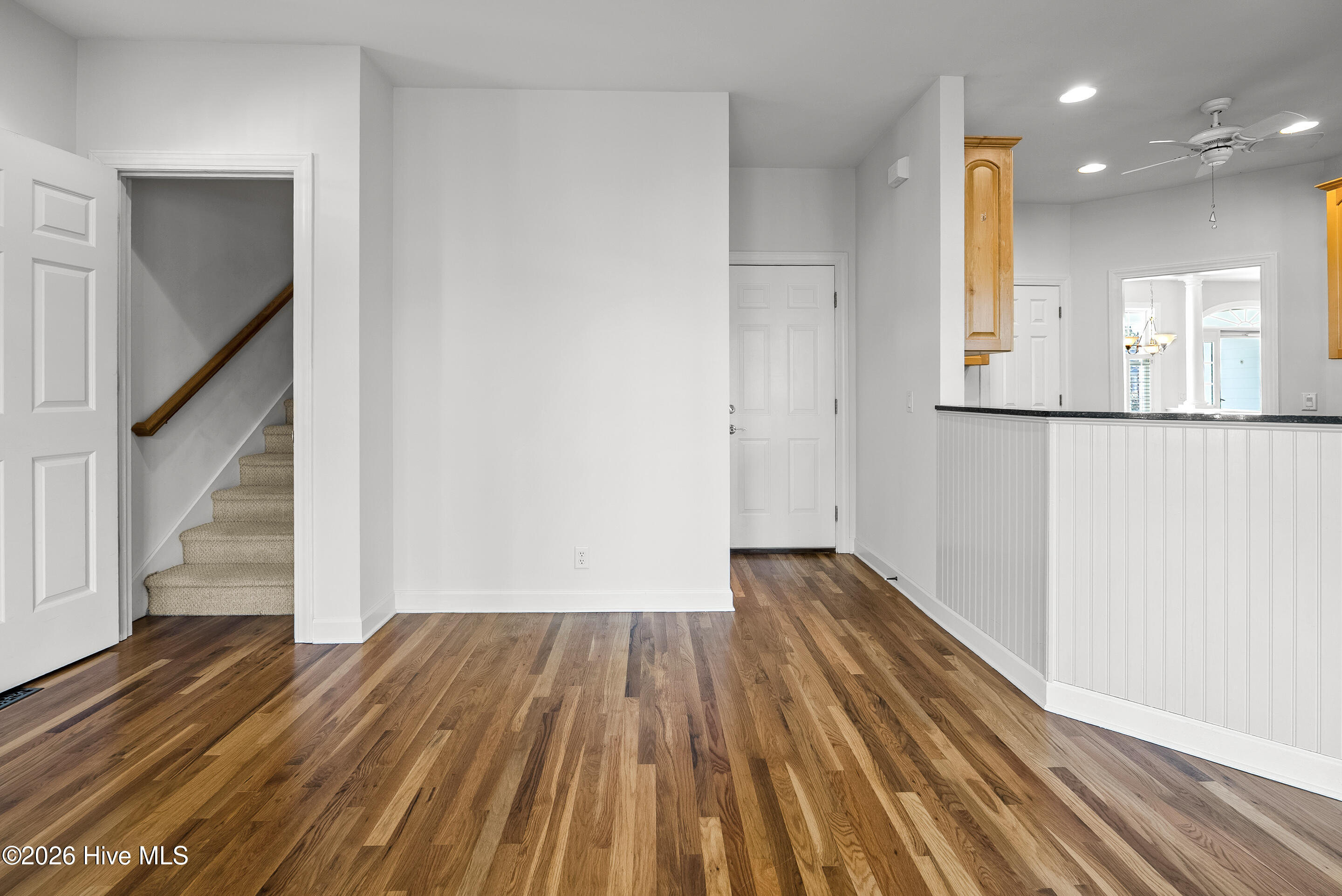 100558989 | Photo 28