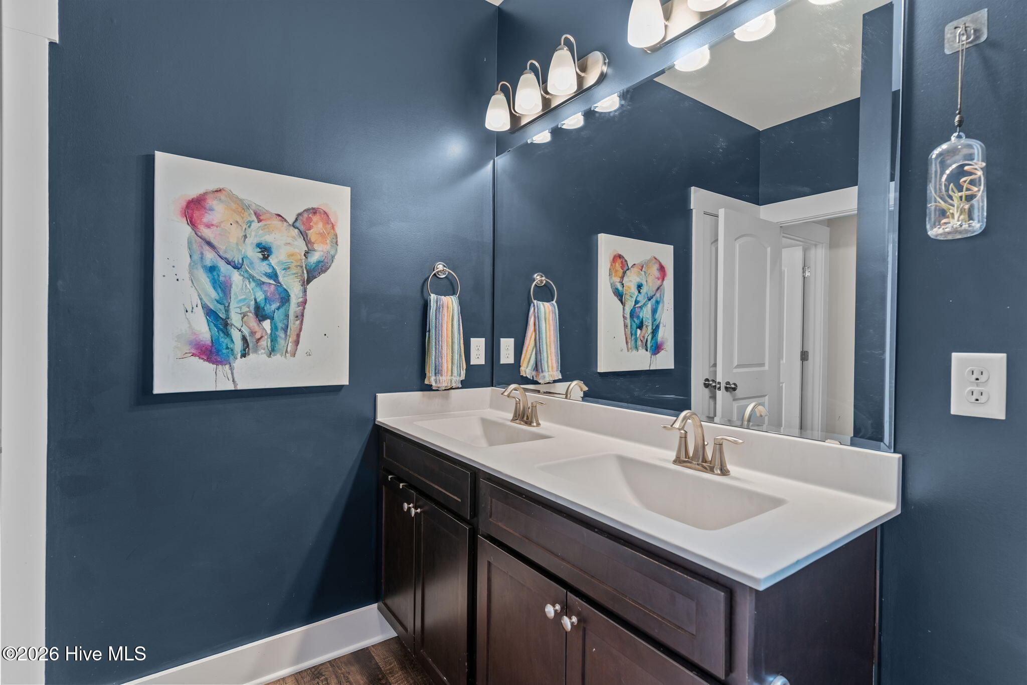 100558156 | Photo 37