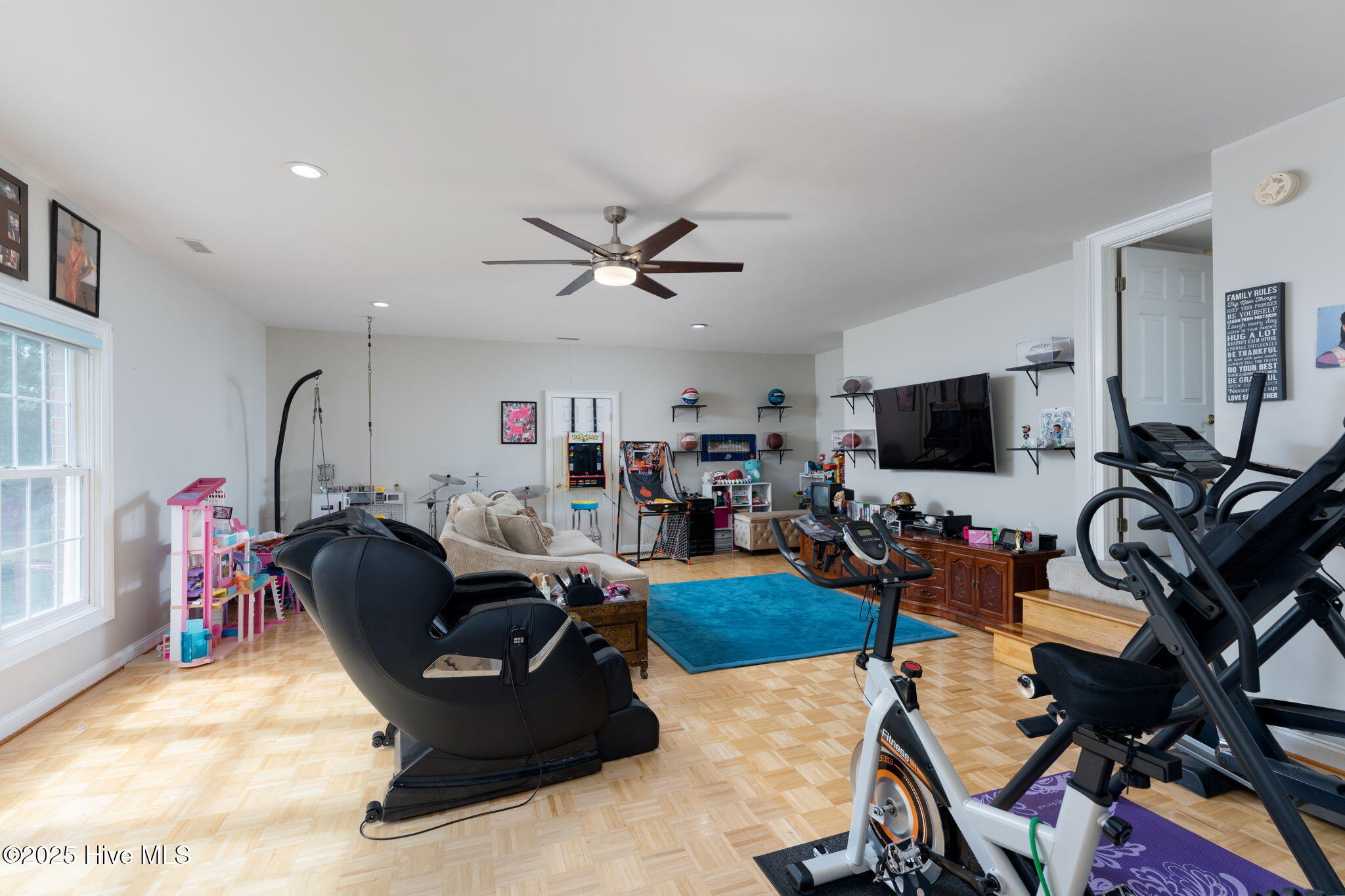 100537589 | Photo 33