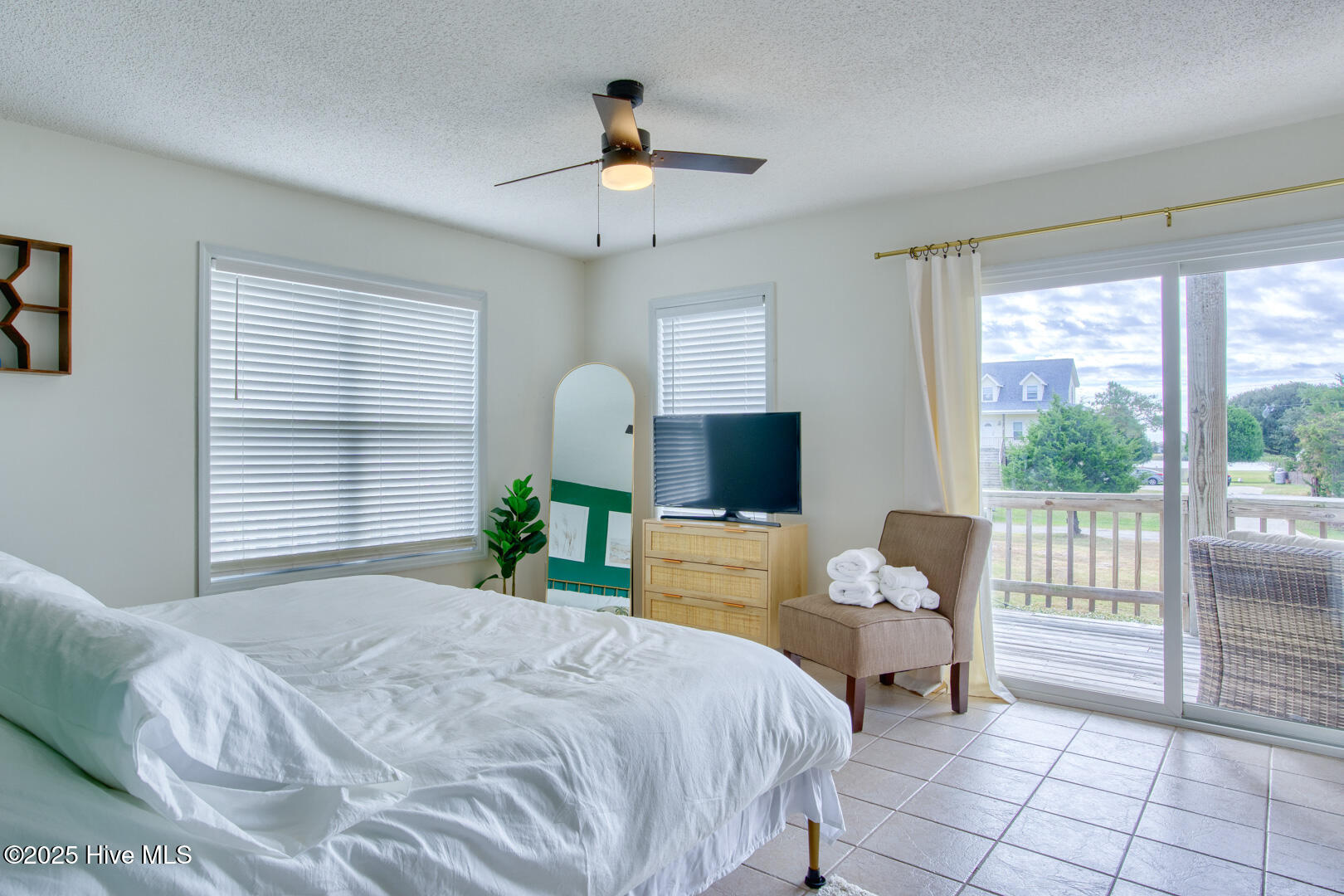 100535257 | Photo 23