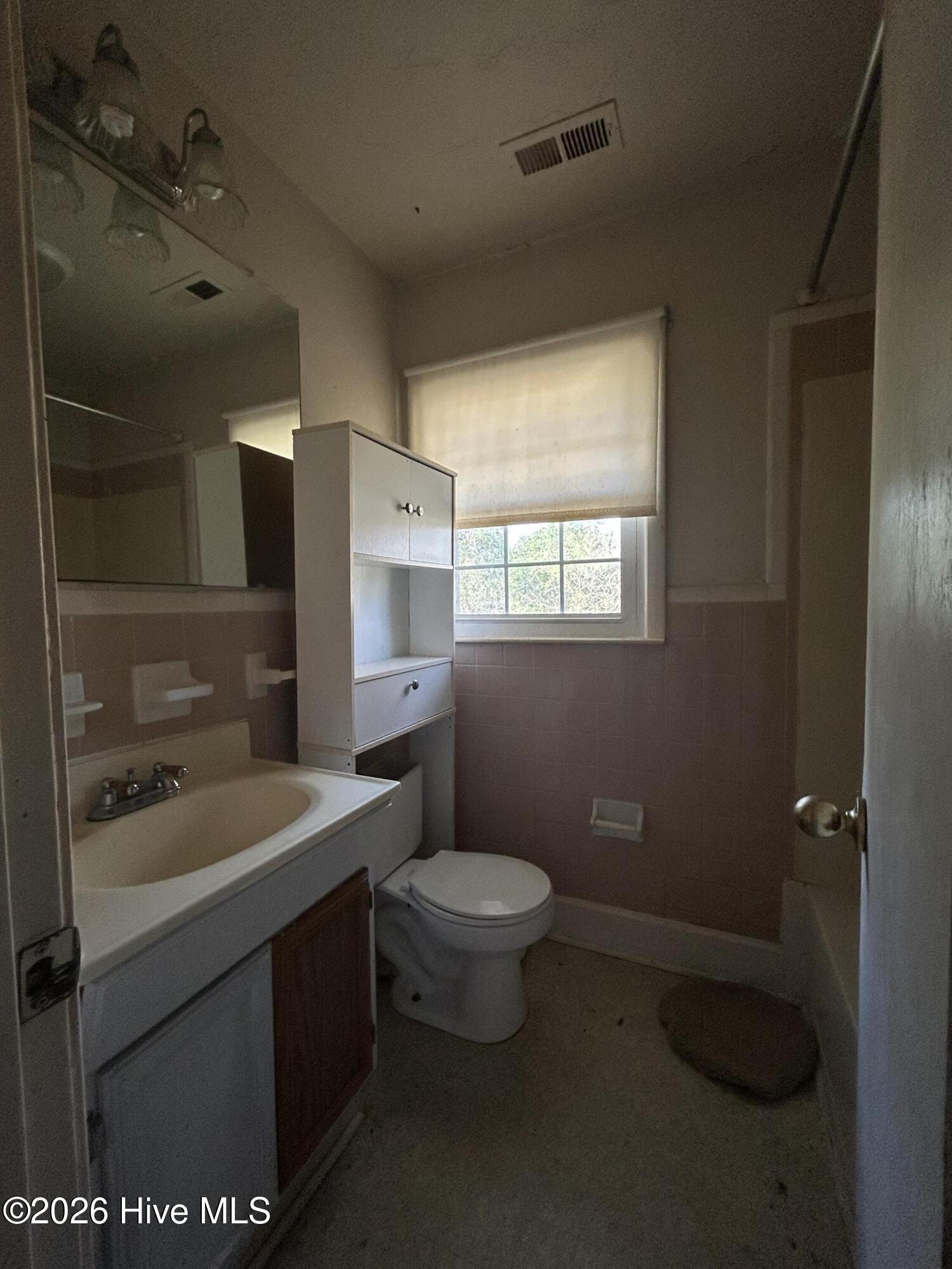 100563943 | Photo 12