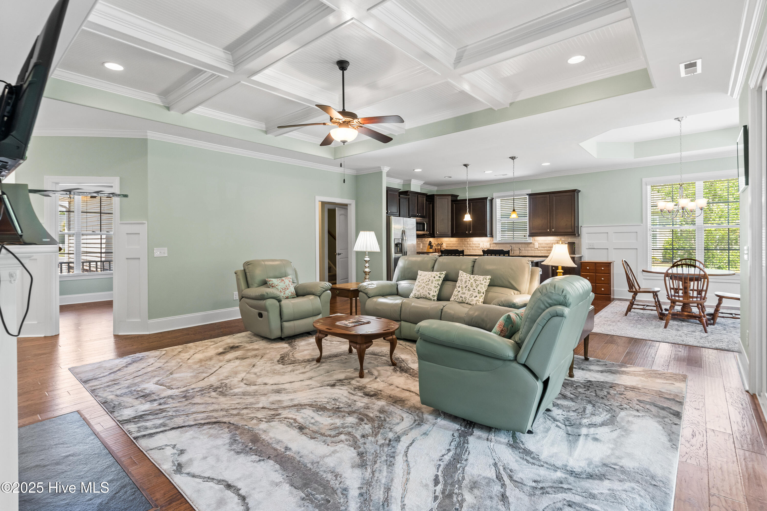 100504300 | Photo 23