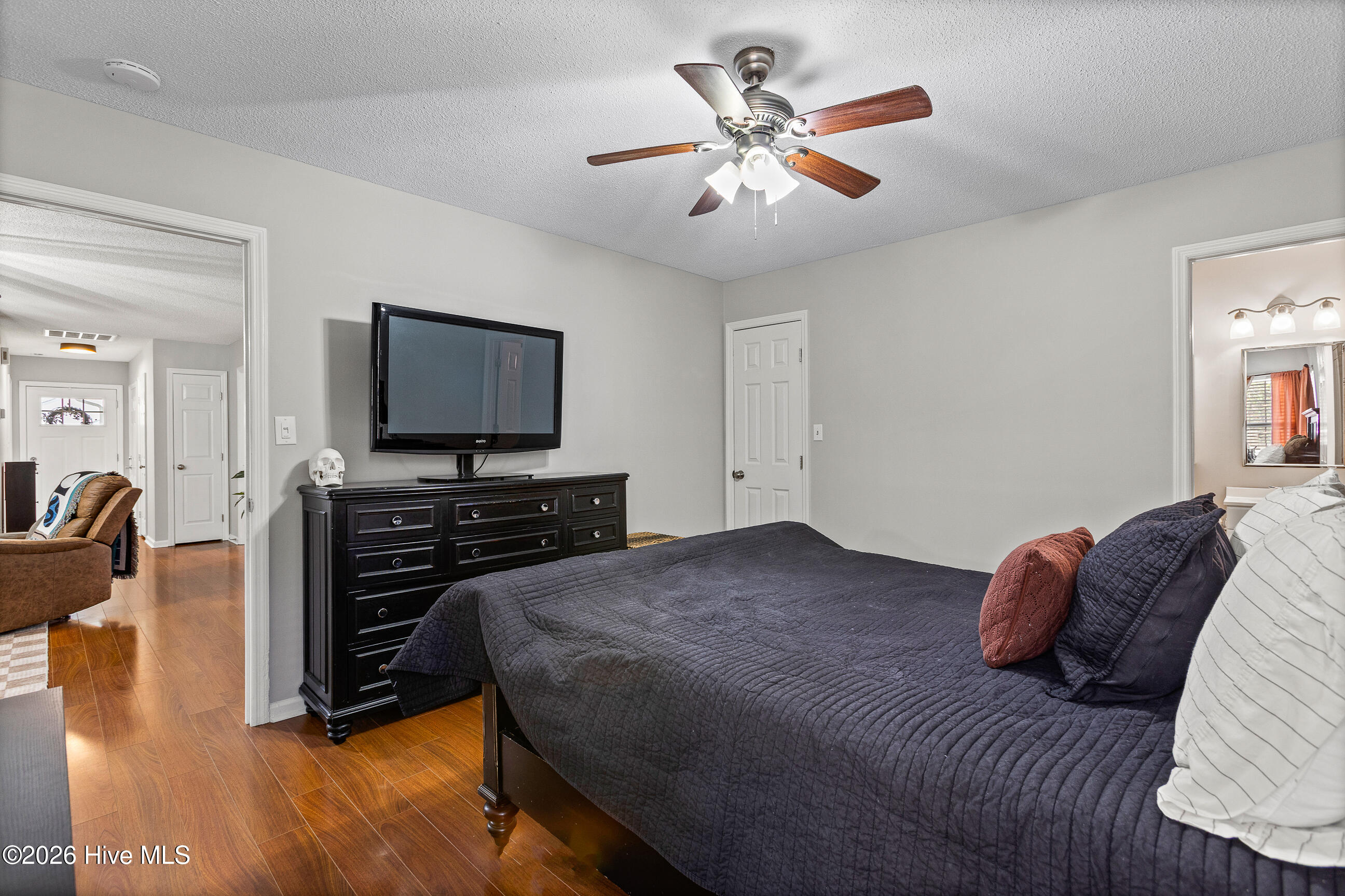 100553126 | Photo 16