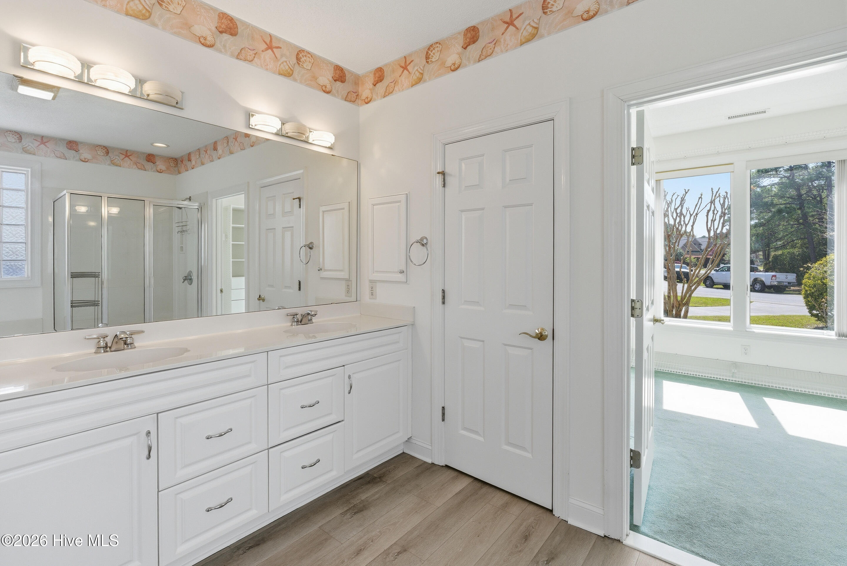 100564038 | Photo 32