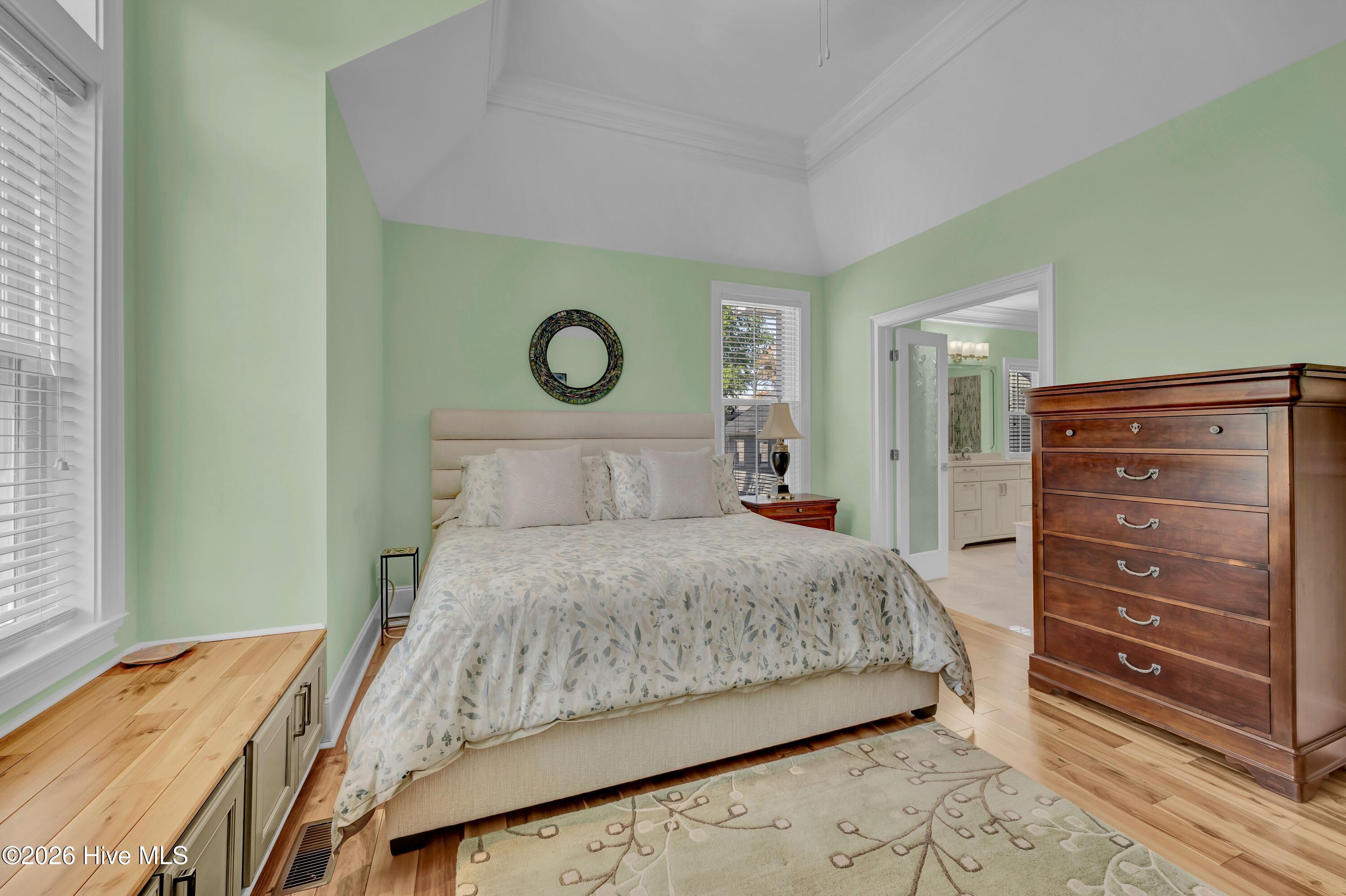 100569369 | Photo 31