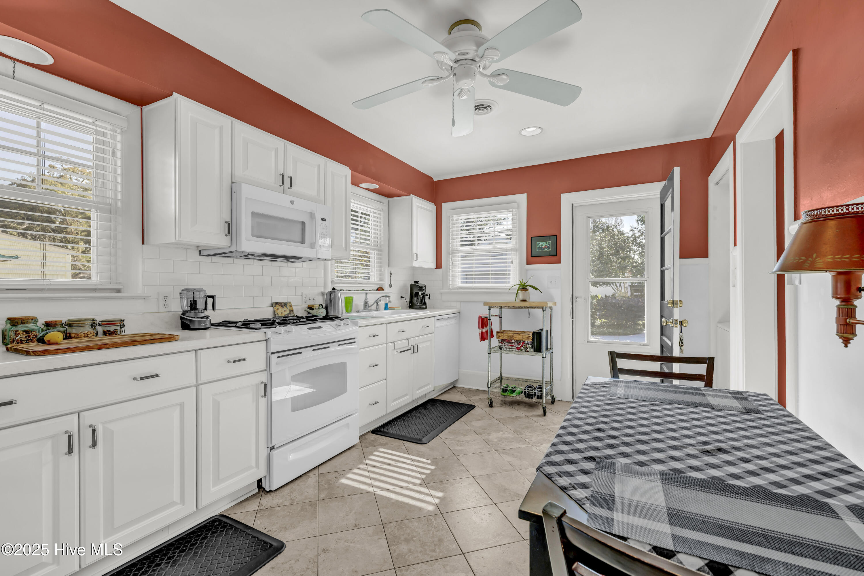2302 Camellia Drive, Wilmington, NC 28403 – photo 8: 008_6q7a7261_923