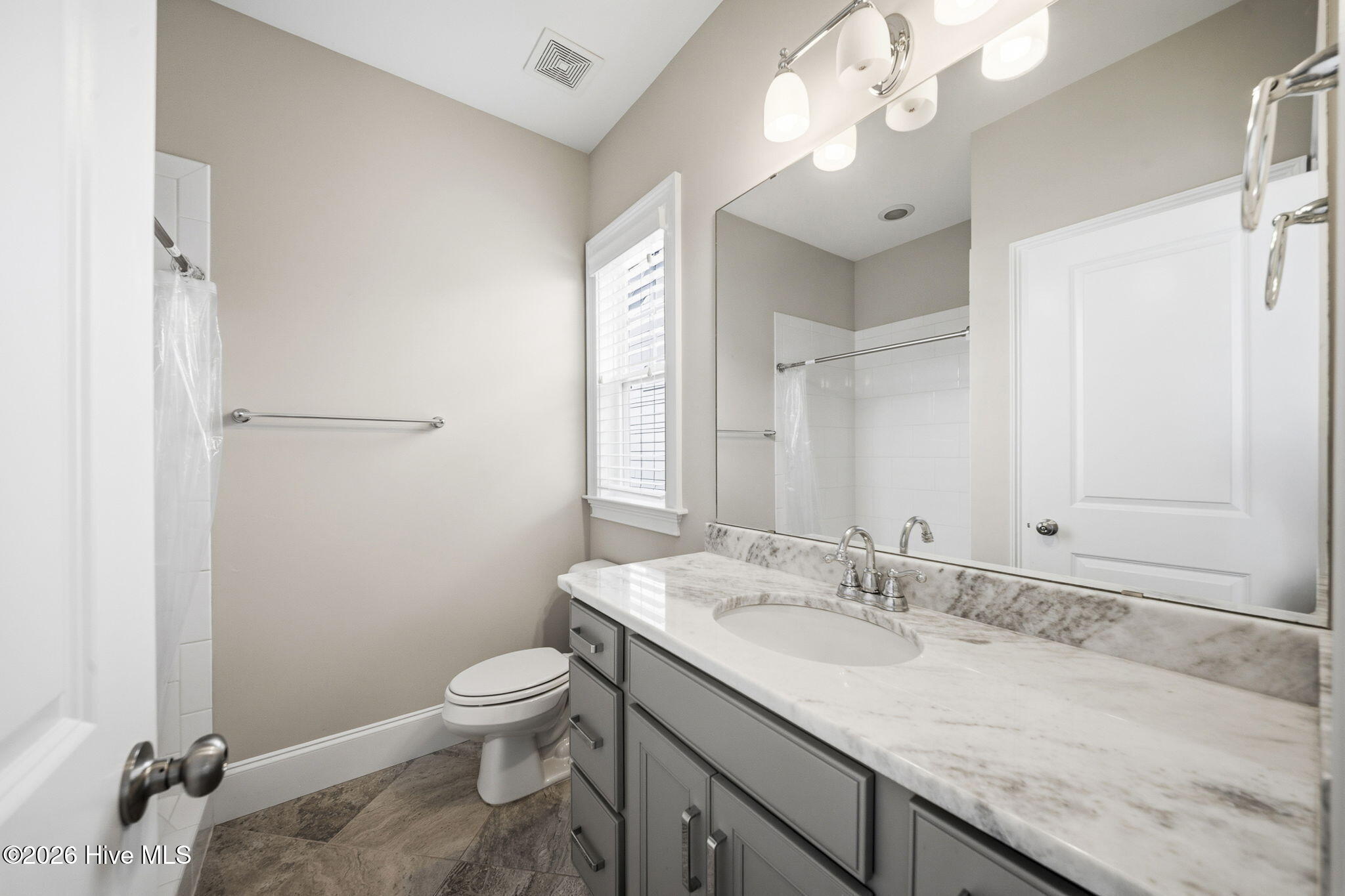 100567519 | Photo 33