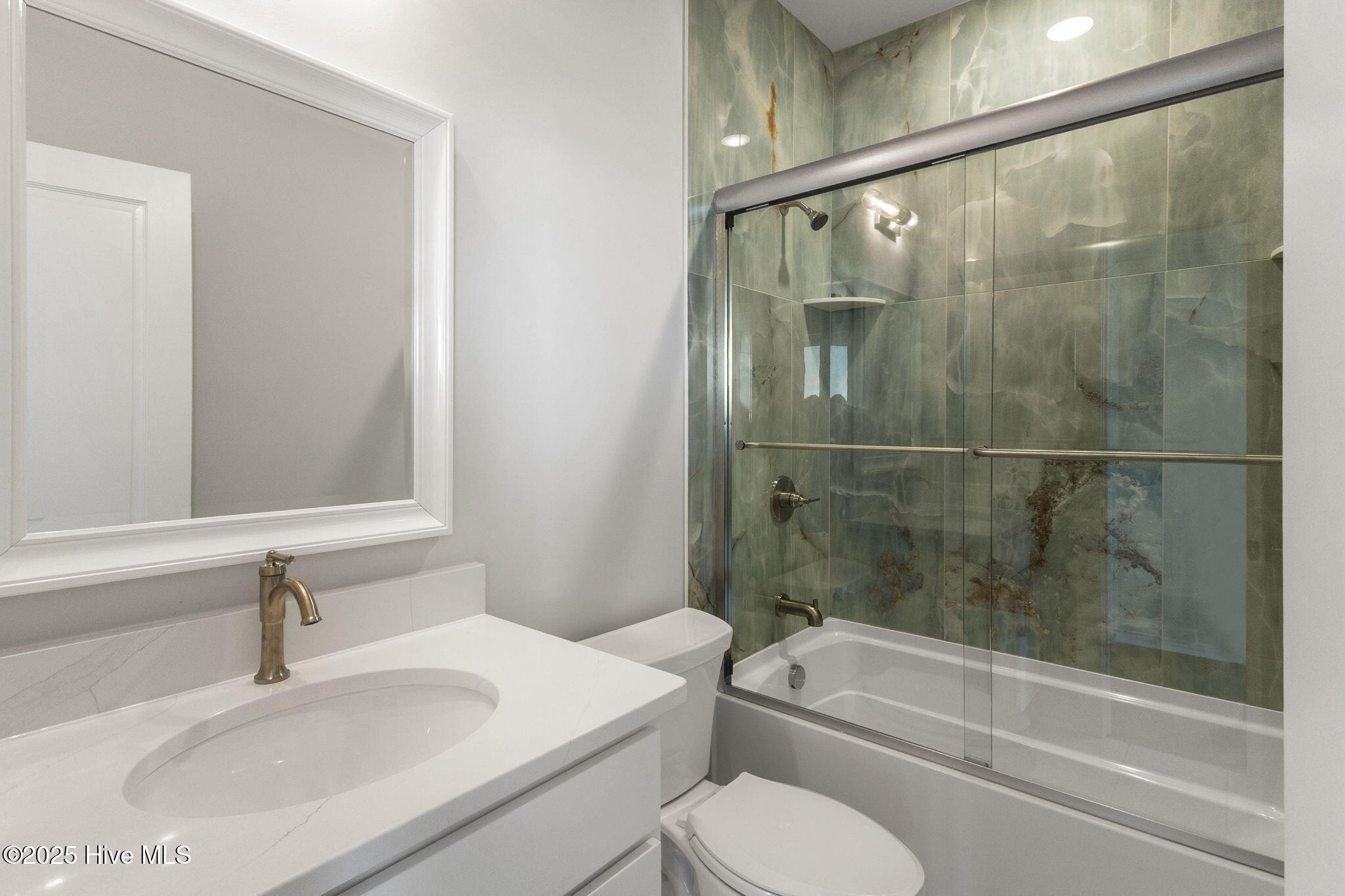 100522656 | Photo 44