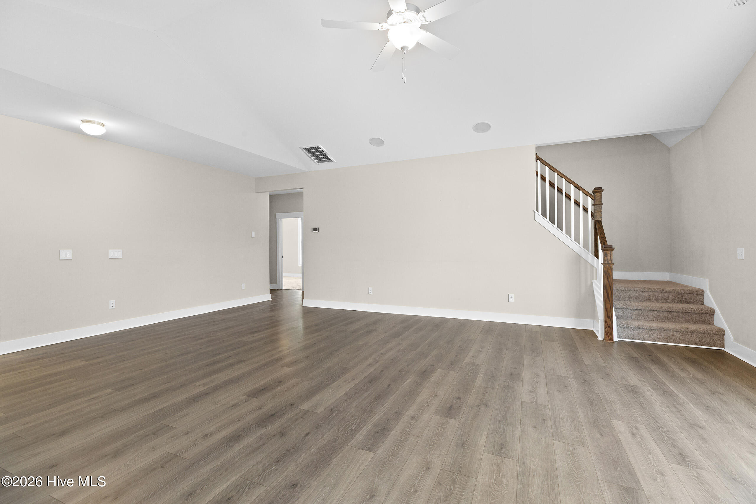 100550596 | Photo 11