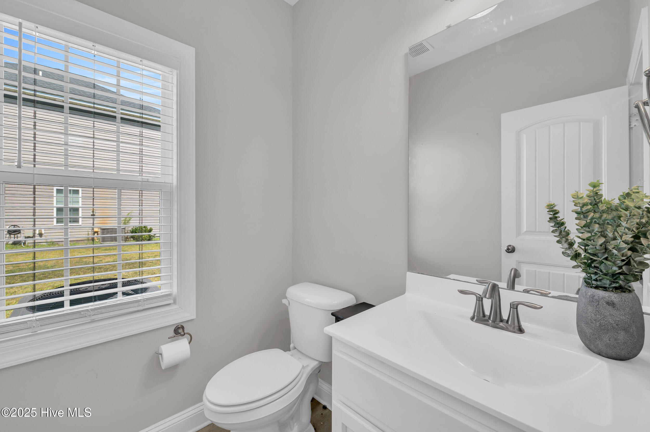 100530270 | Photo 23