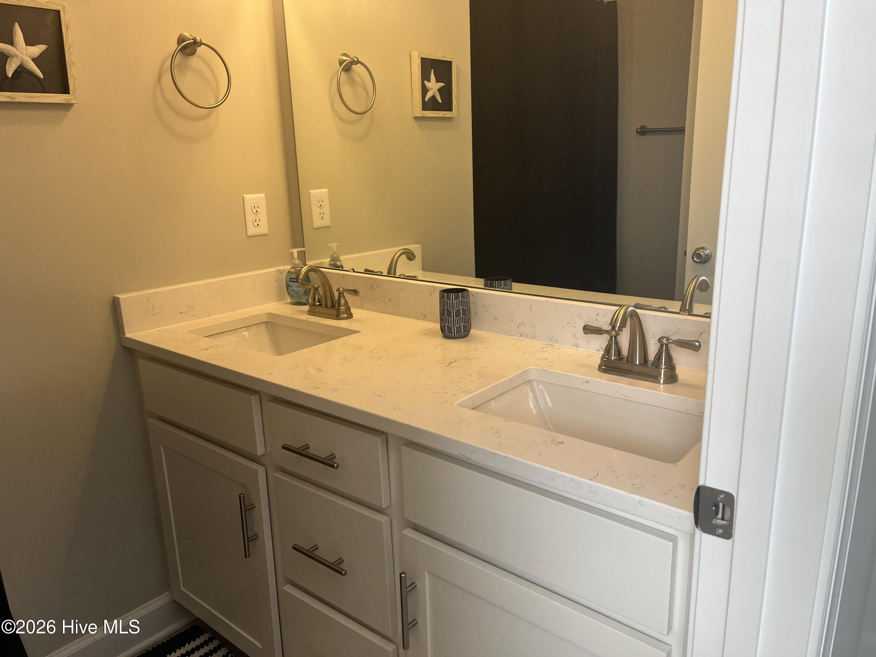 Bunk Room attached bathroom