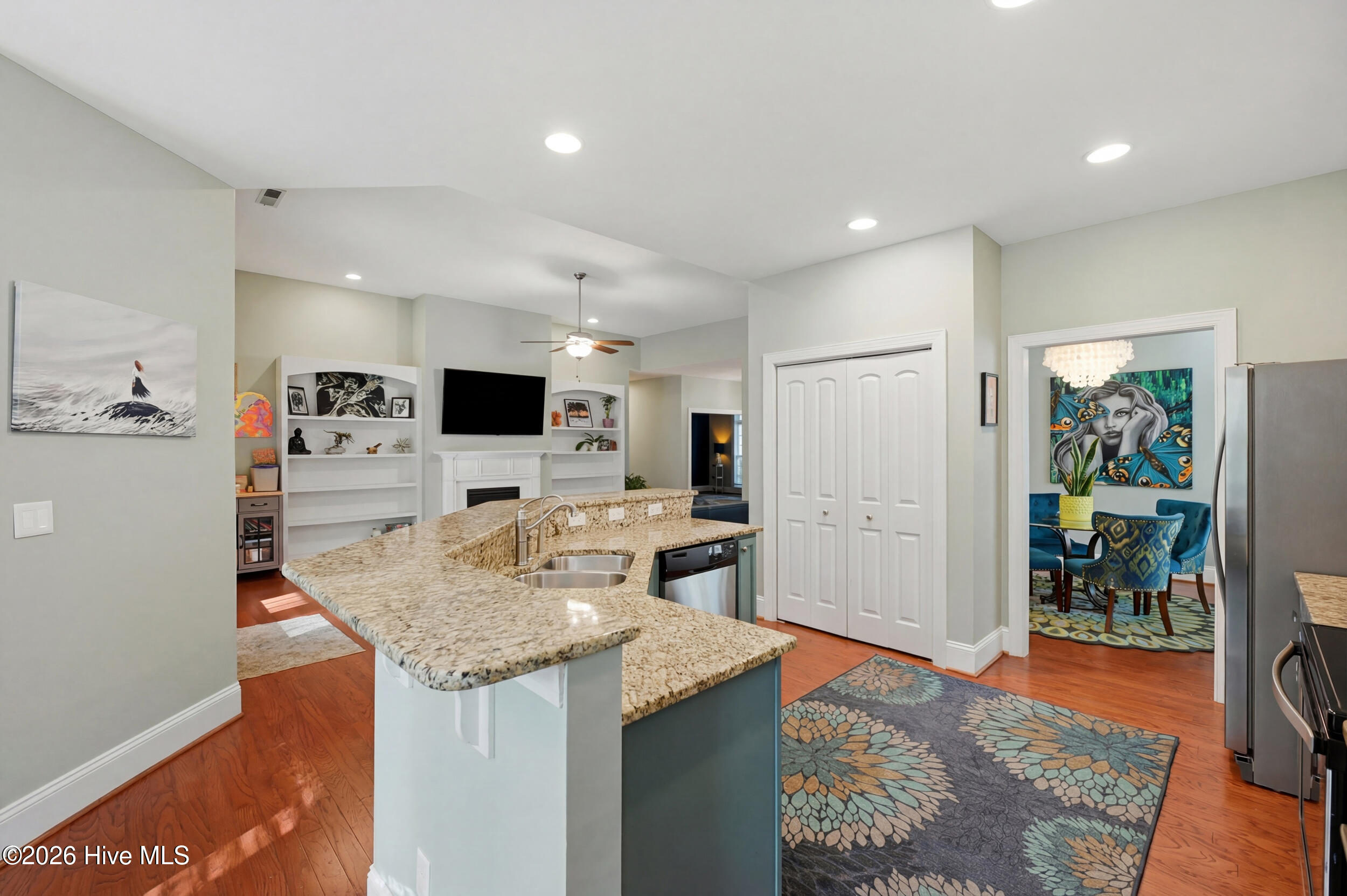 100563166 | Photo 16