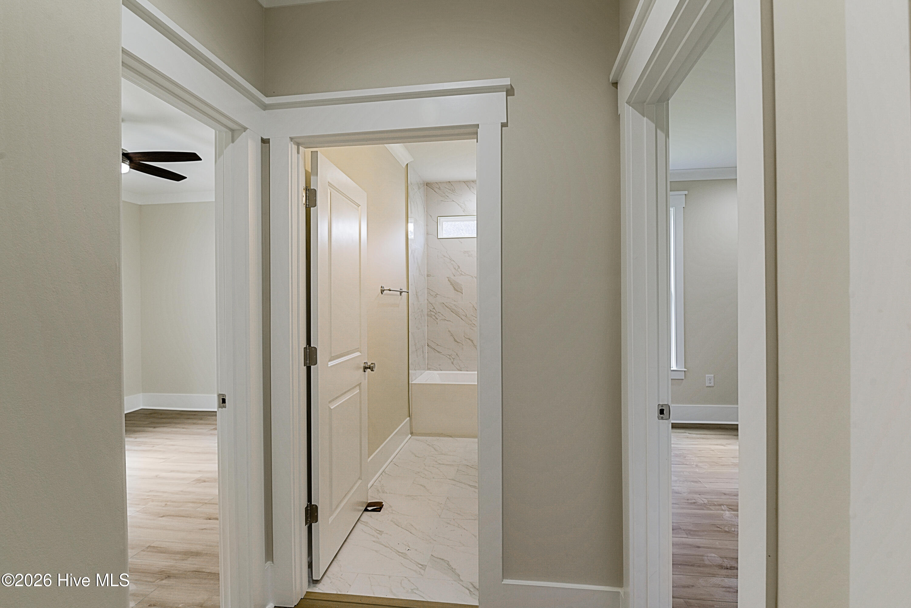 100547113 | Photo 35