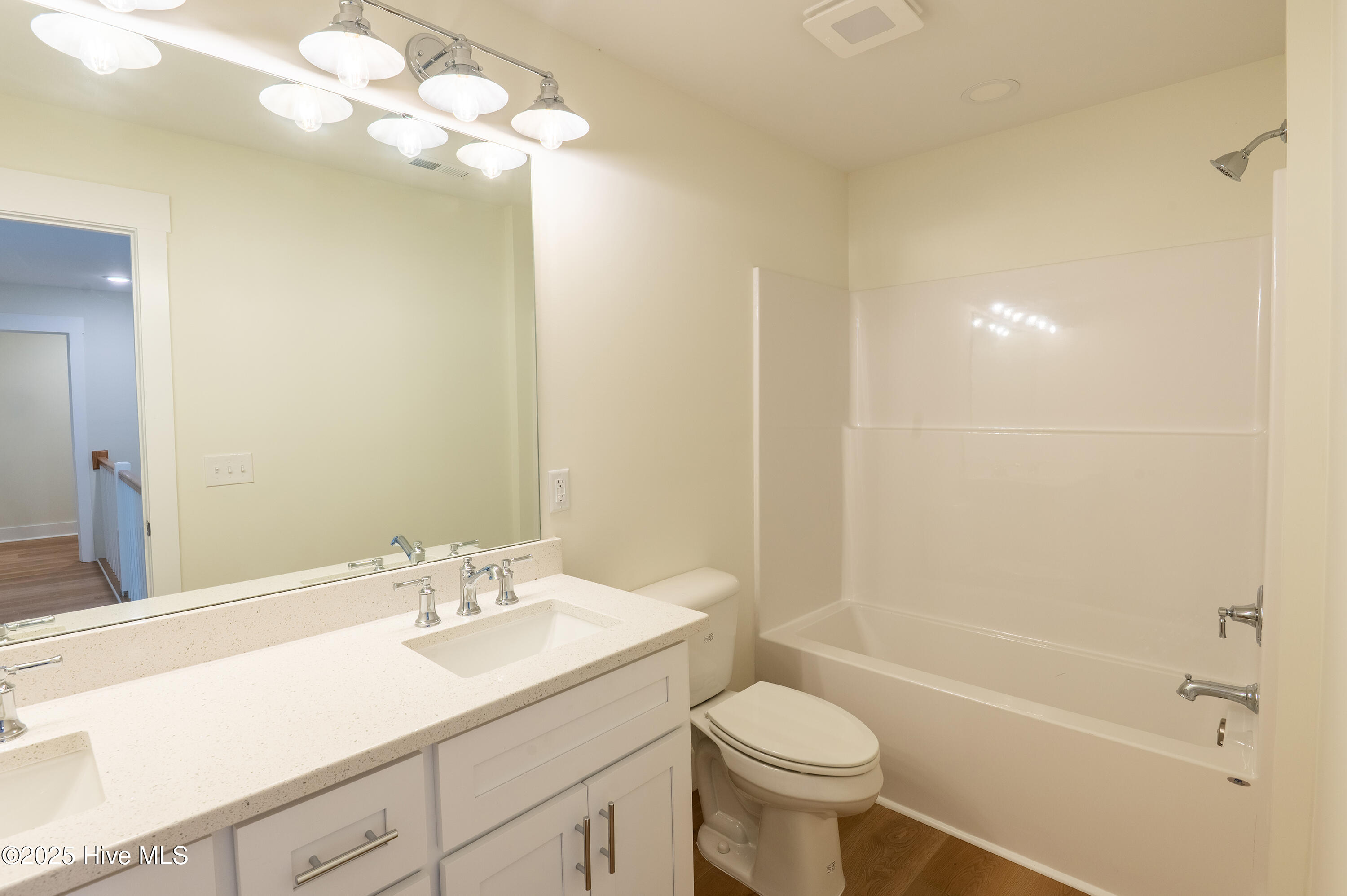 100518450 | Photo 28