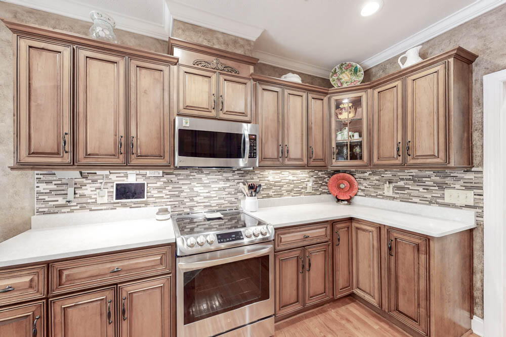 Lots Cabinet Space!