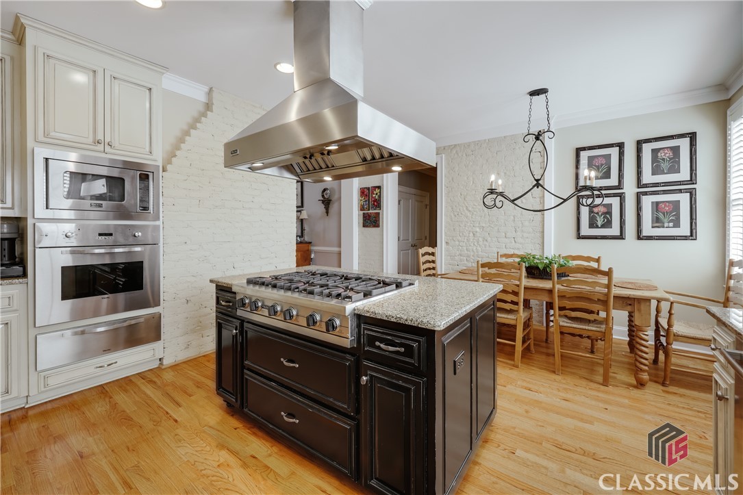 577 Cloverhurst Avenue W