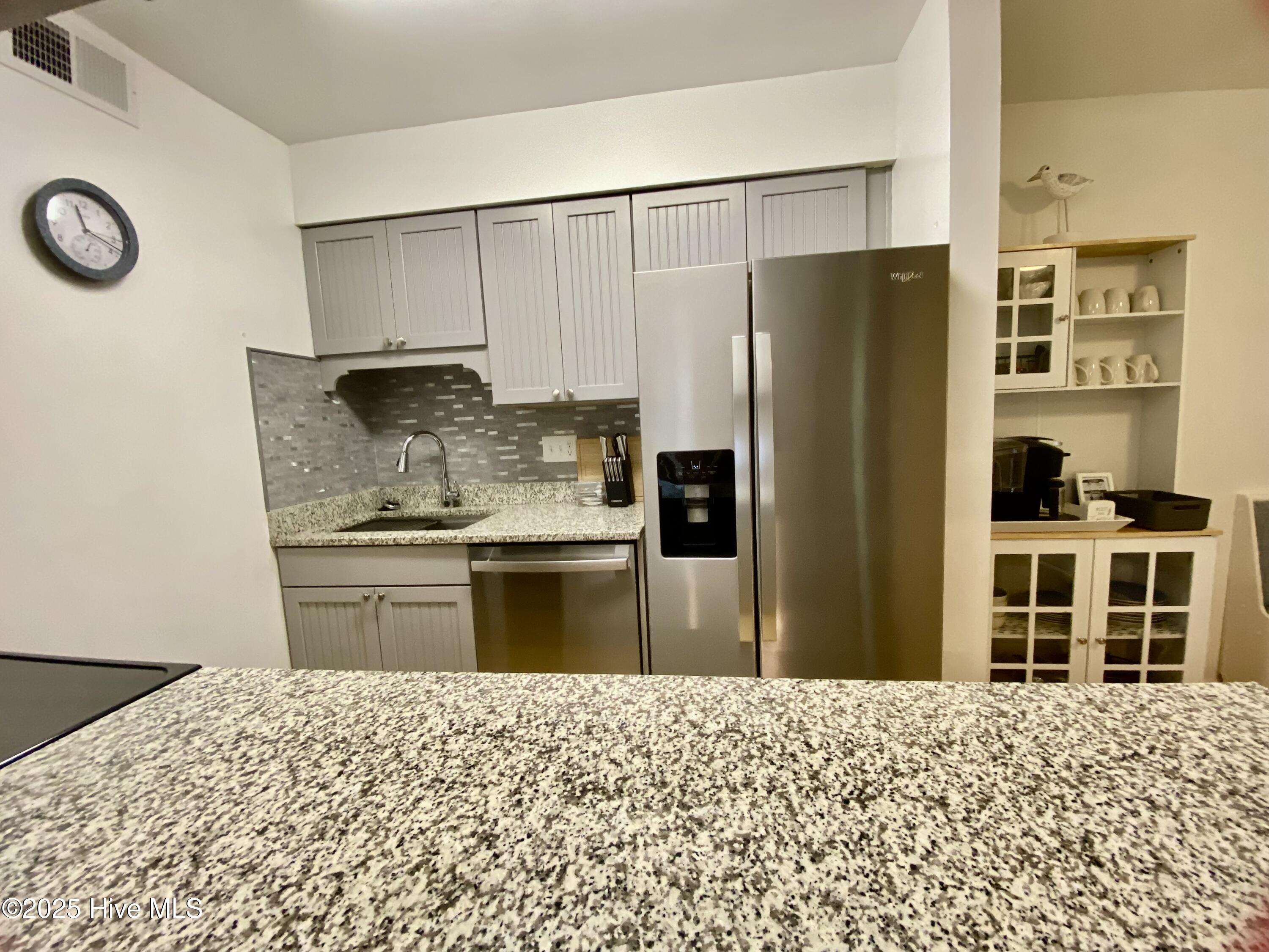 100527241 | Photo 28