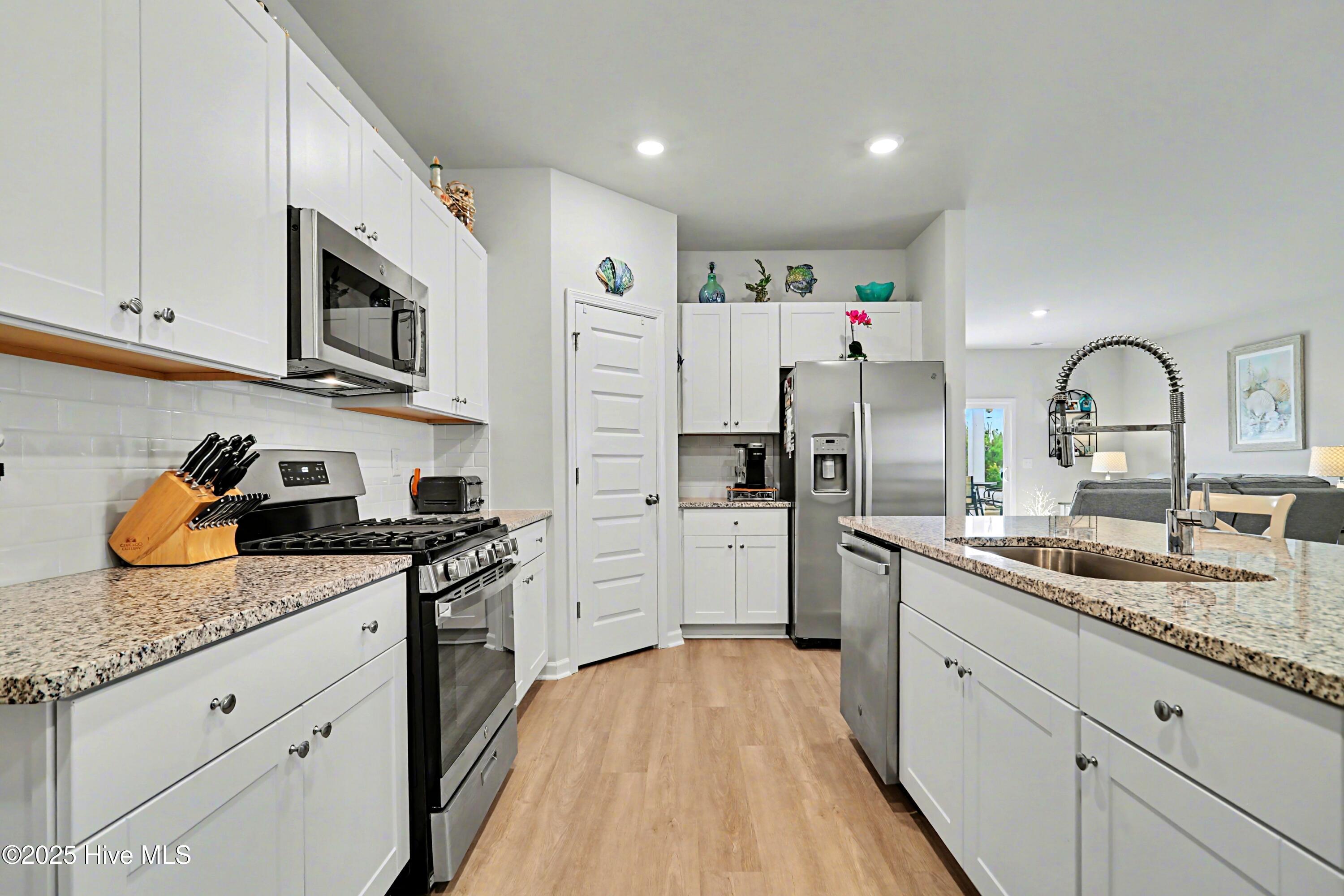 100547065 | Photo 12