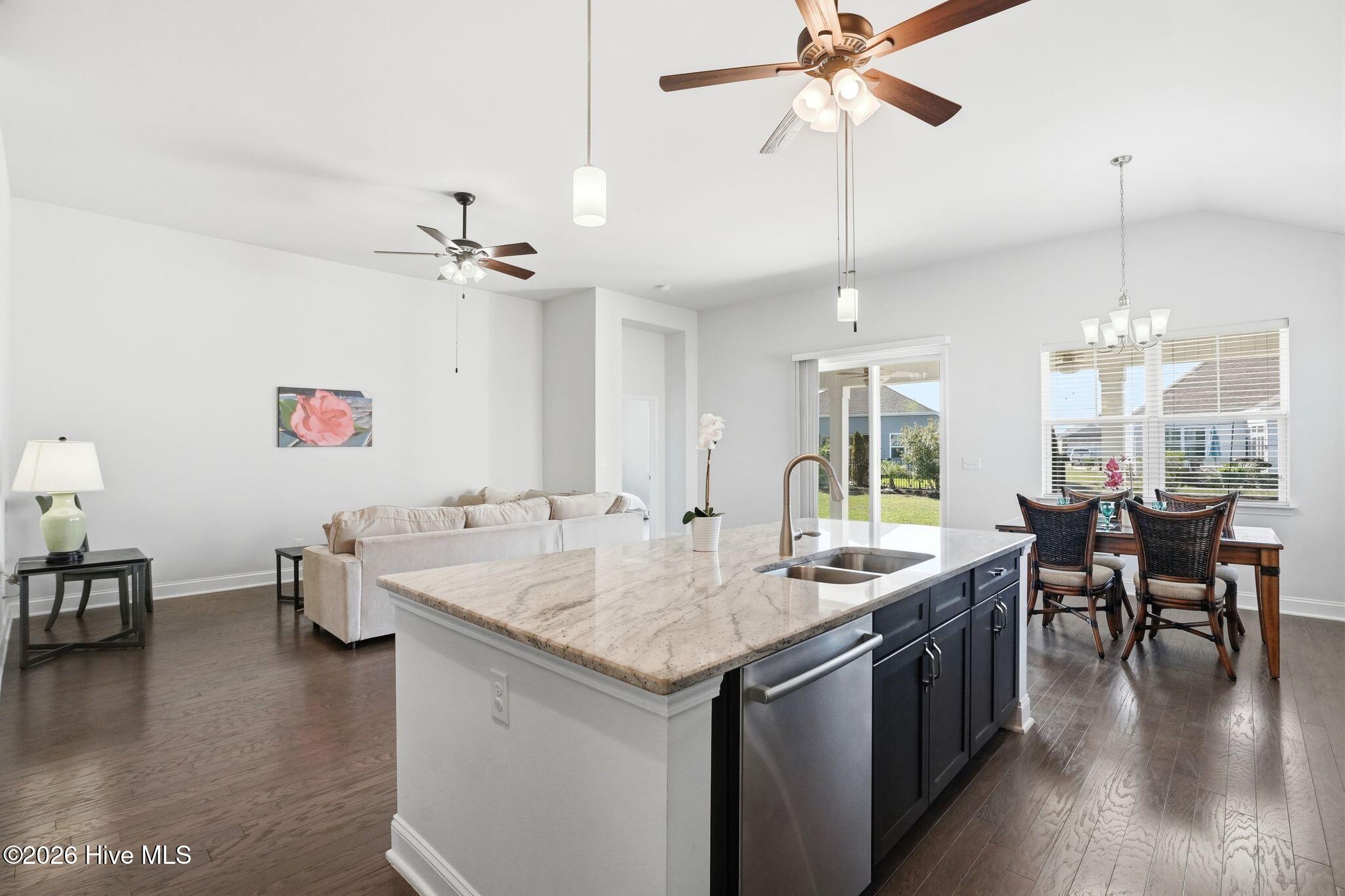 100560462 | Photo 26