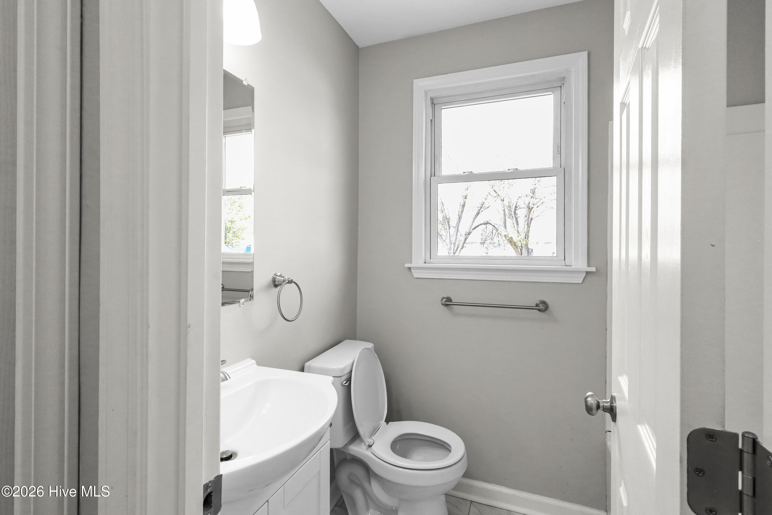 100560187 | Photo 44