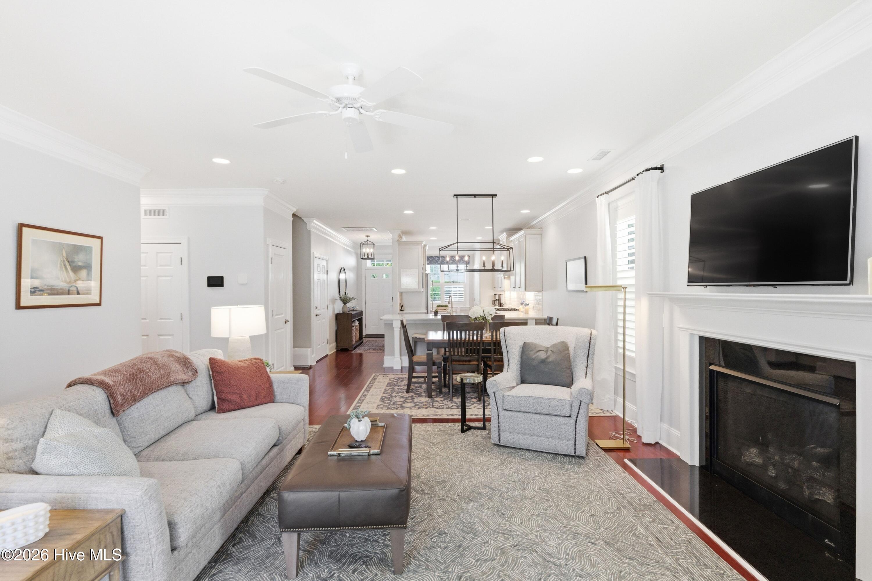 100559107 | Photo 64