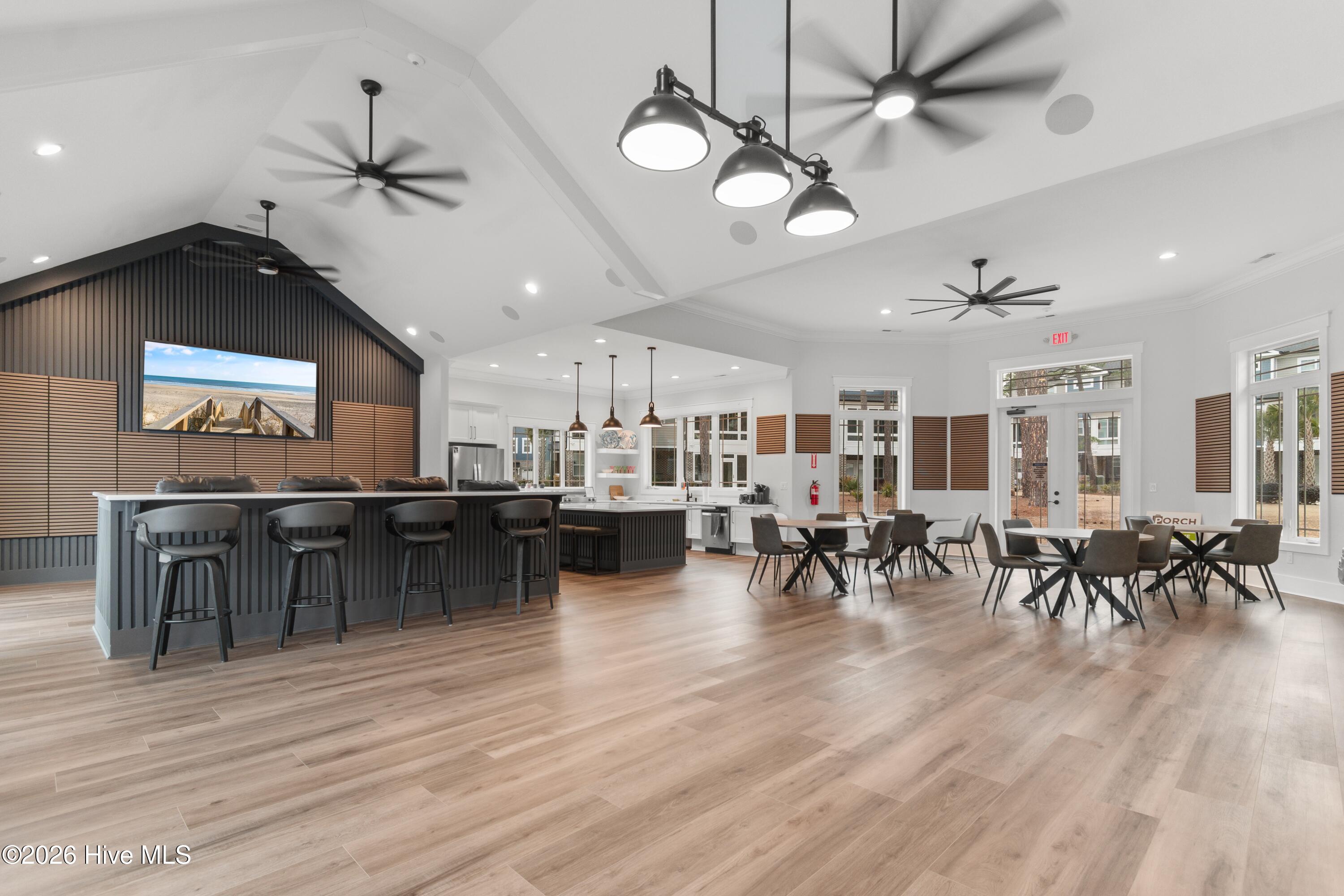 100555426 | Photo 51