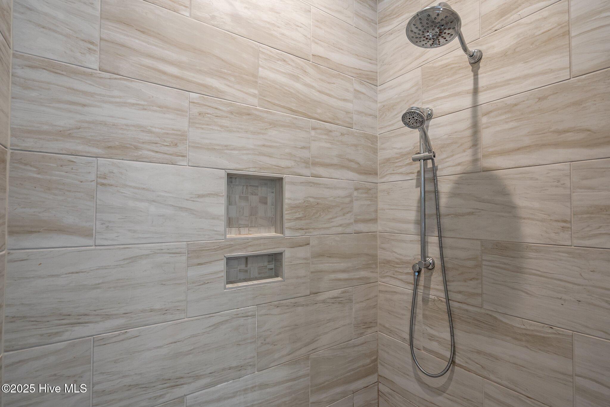 100564627 | Photo 34