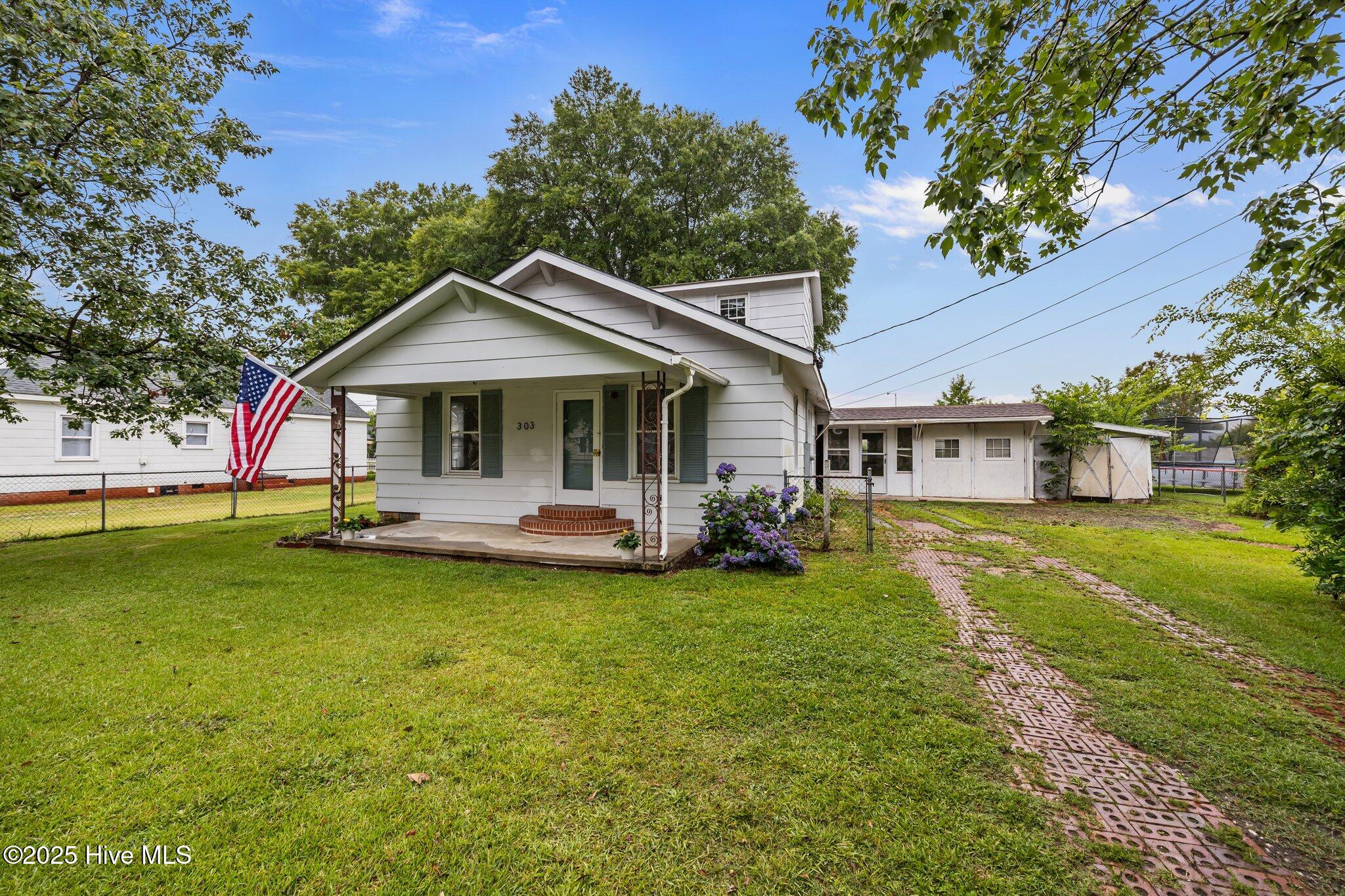 Homes for sale in Dunn, NC | 303 N Watauga Ave, Dunn, NC 28334 | MLS# 100516337