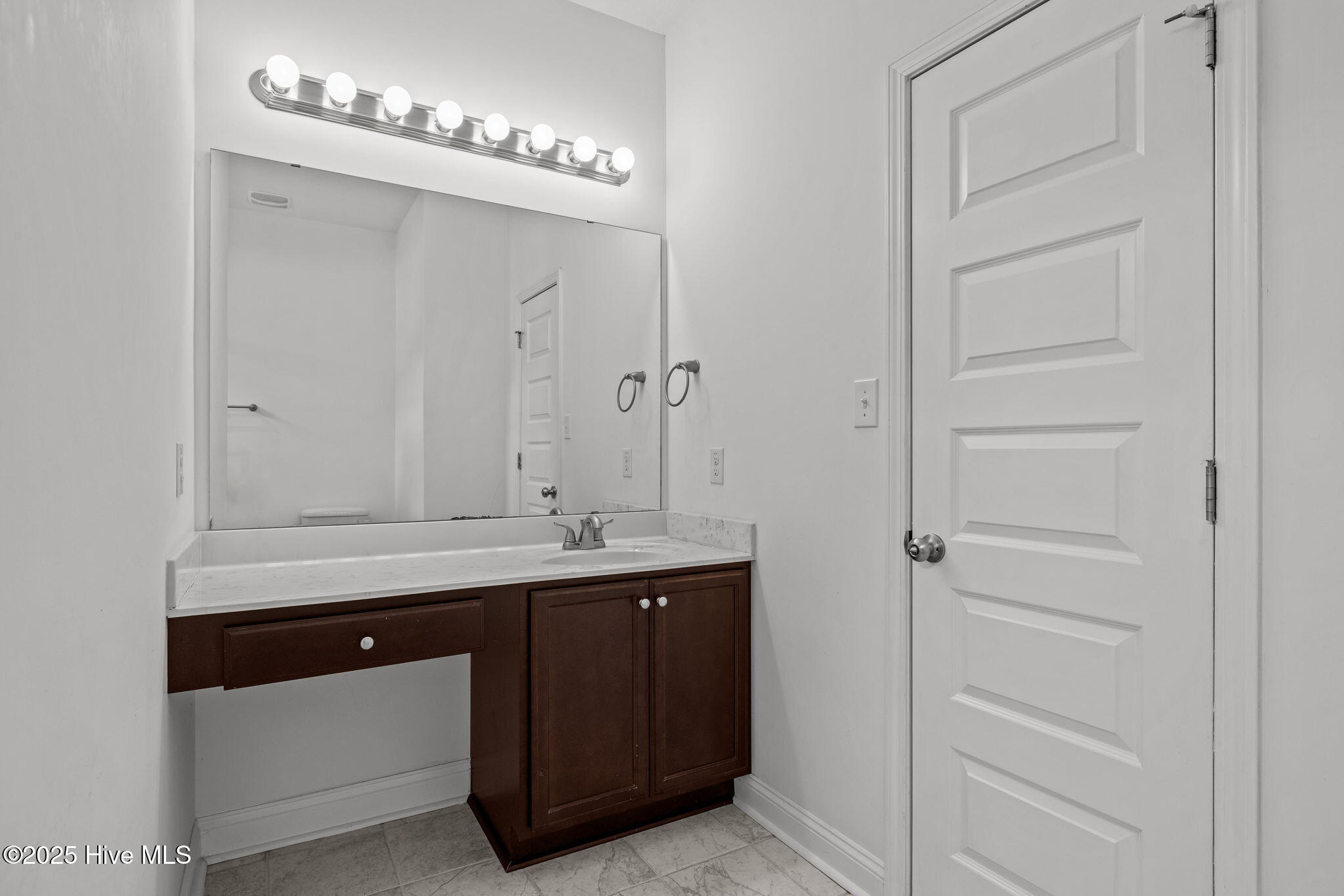 100544125 | Photo 22