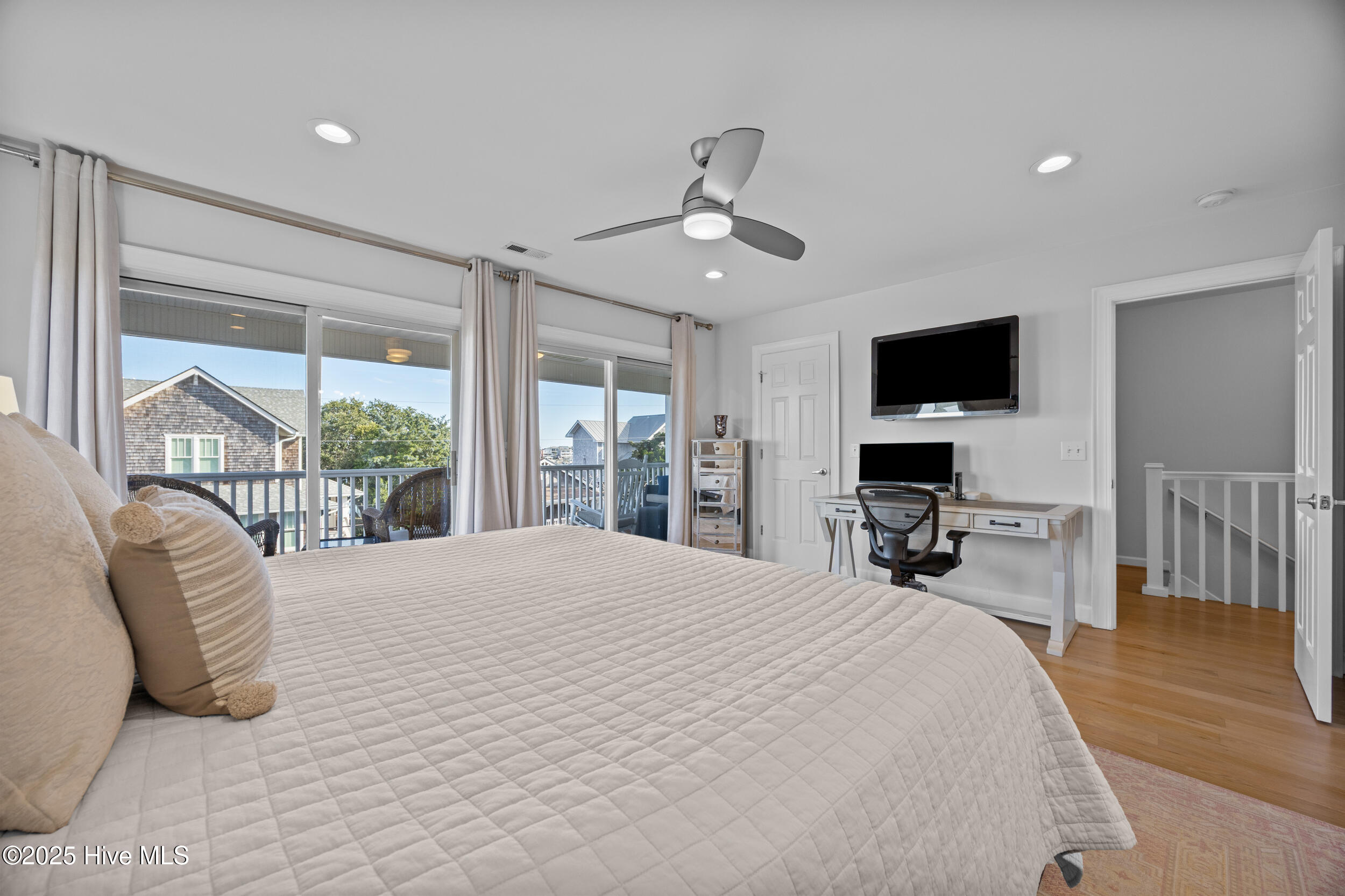 100543159 | Photo 30