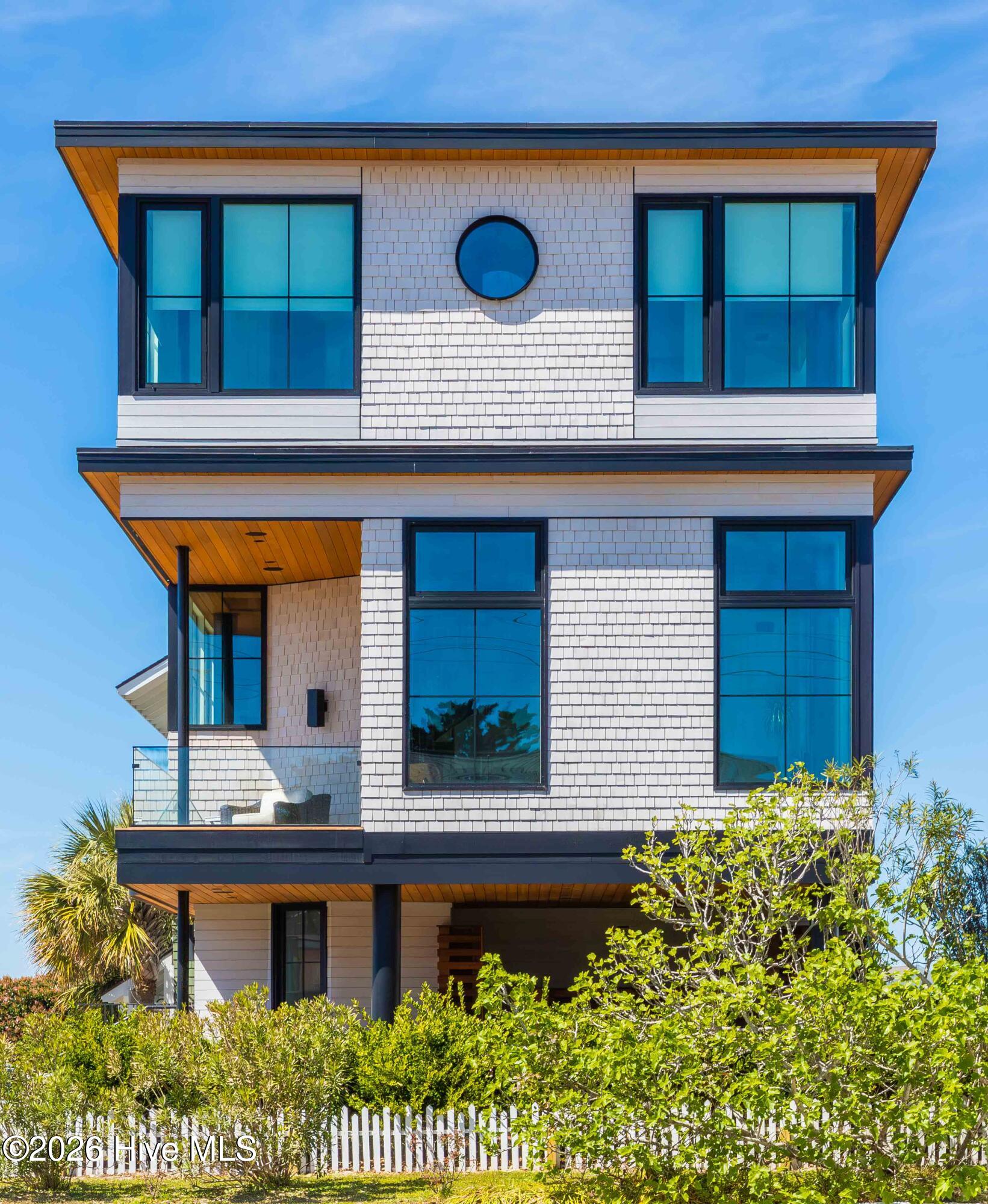 100554163 | Photo 36