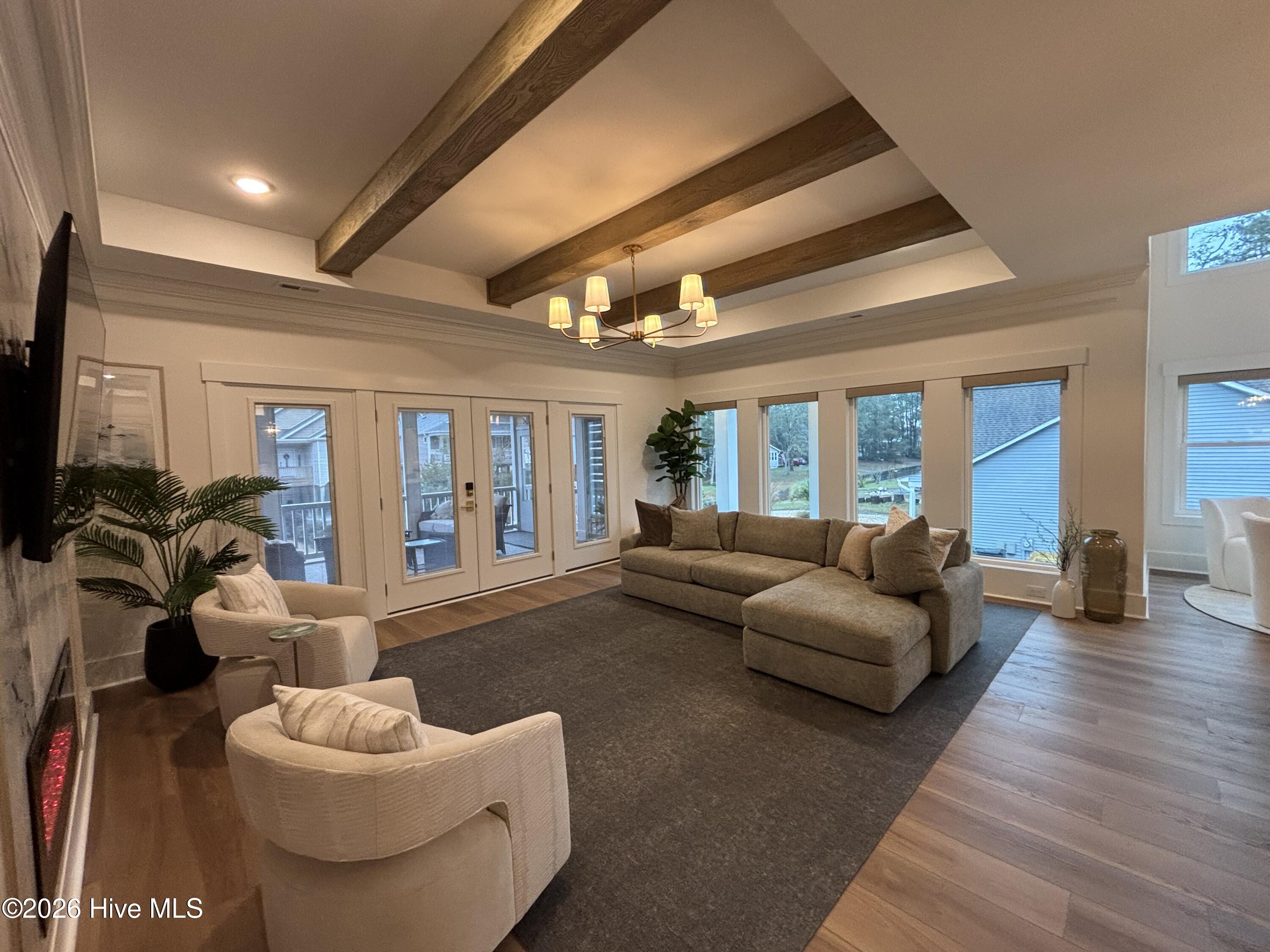 100516902 | Photo 78