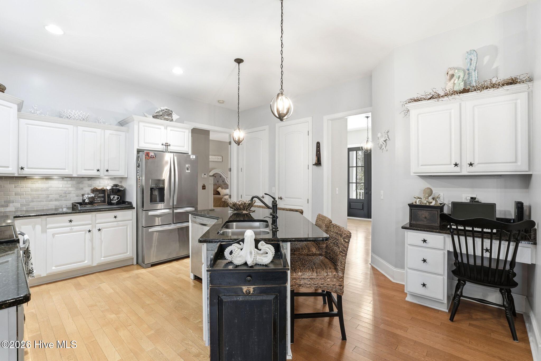 100561689 | Photo 22