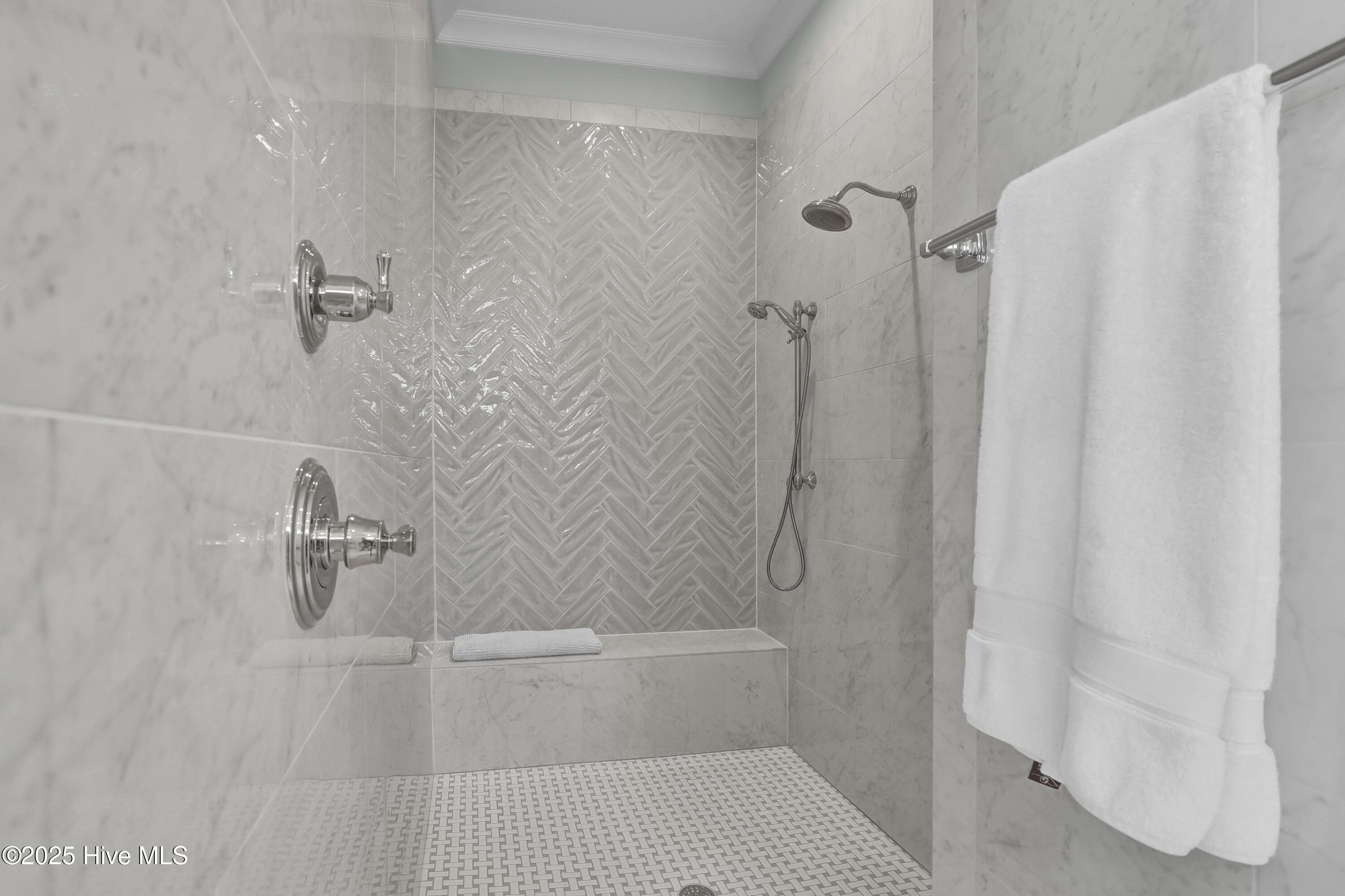 100523529 | Photo 35