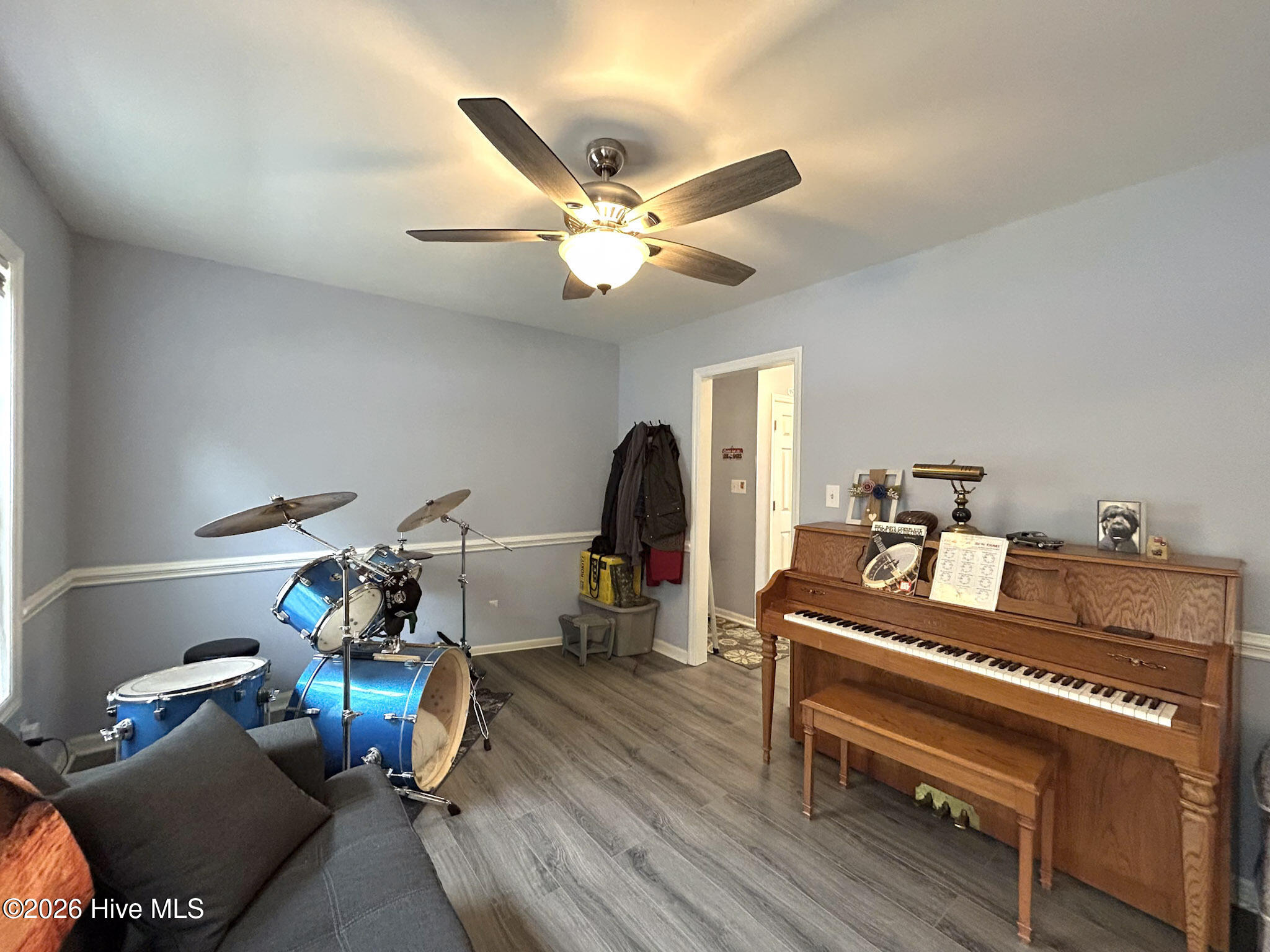 100570244 | Photo 23