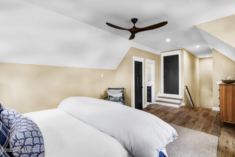 100534393 | Photo 43