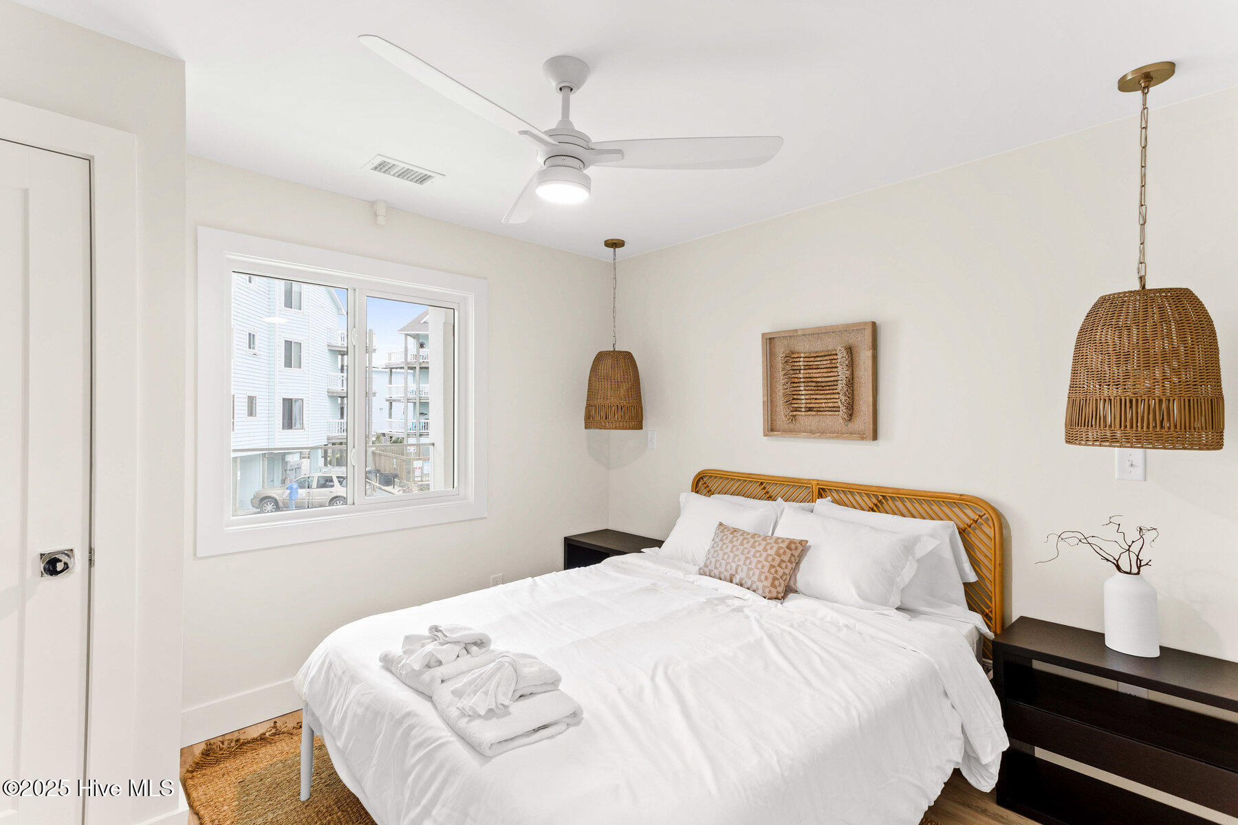 100523204 | Photo 32