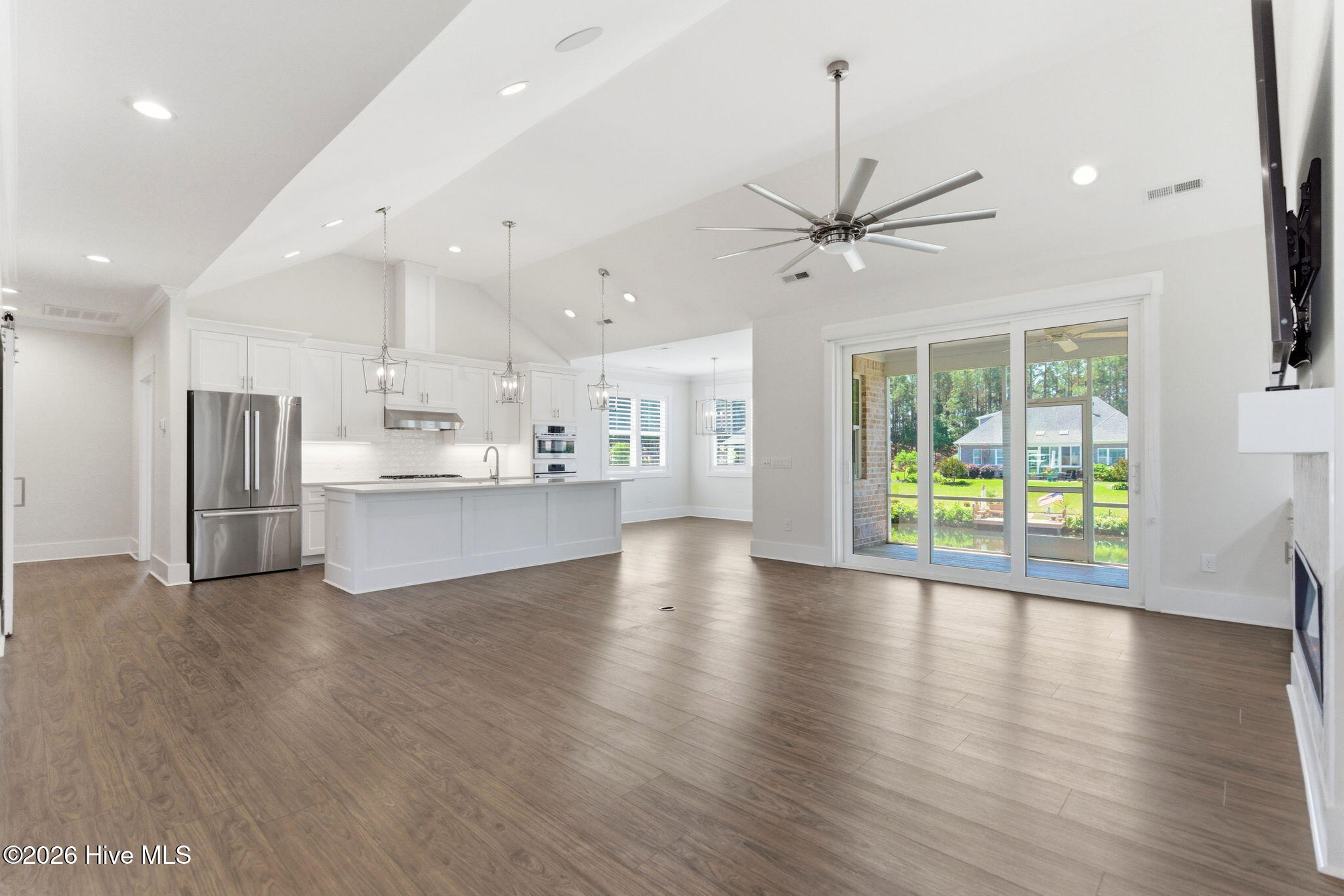 100543119 | Photo 12