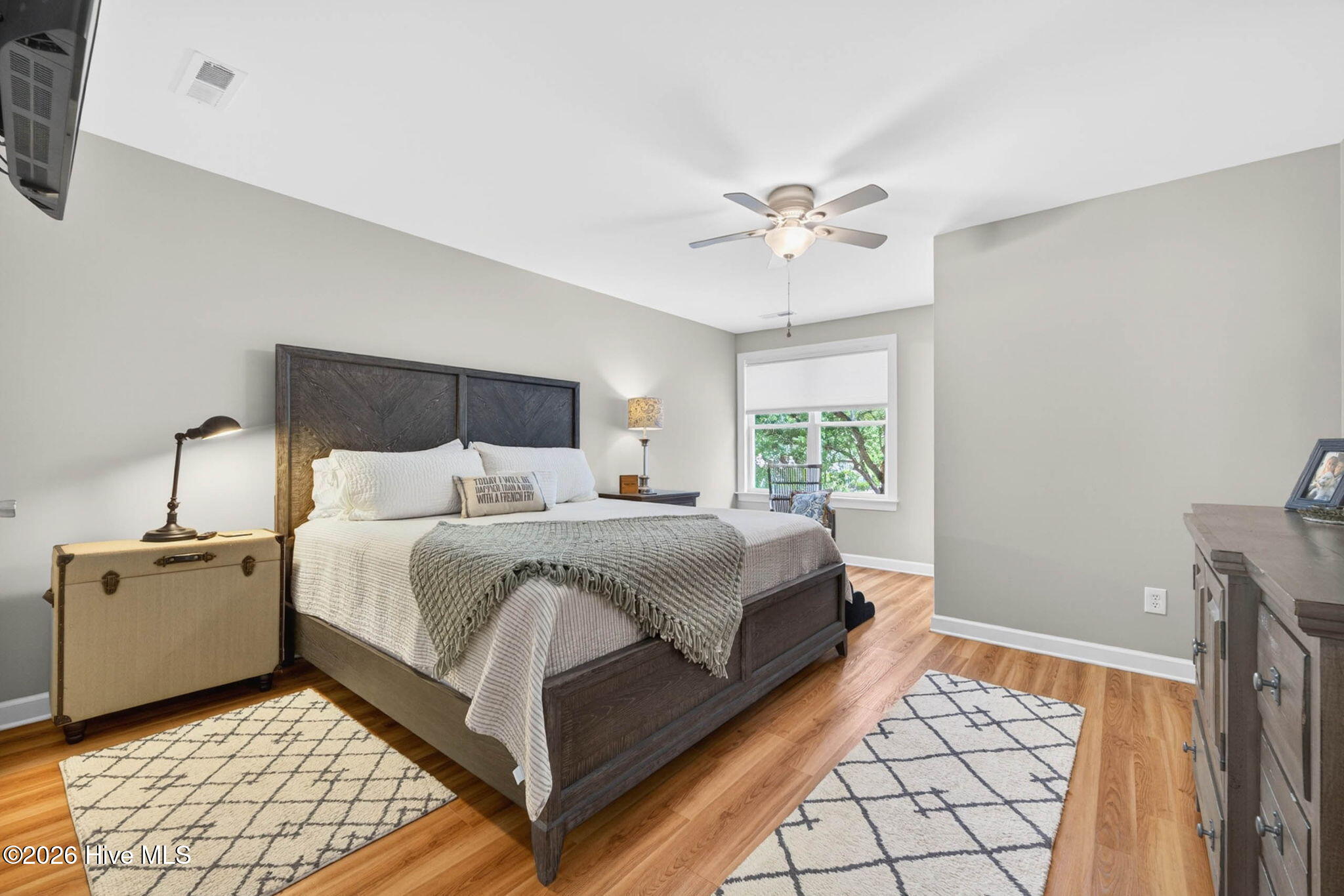 100570358 | Photo 27