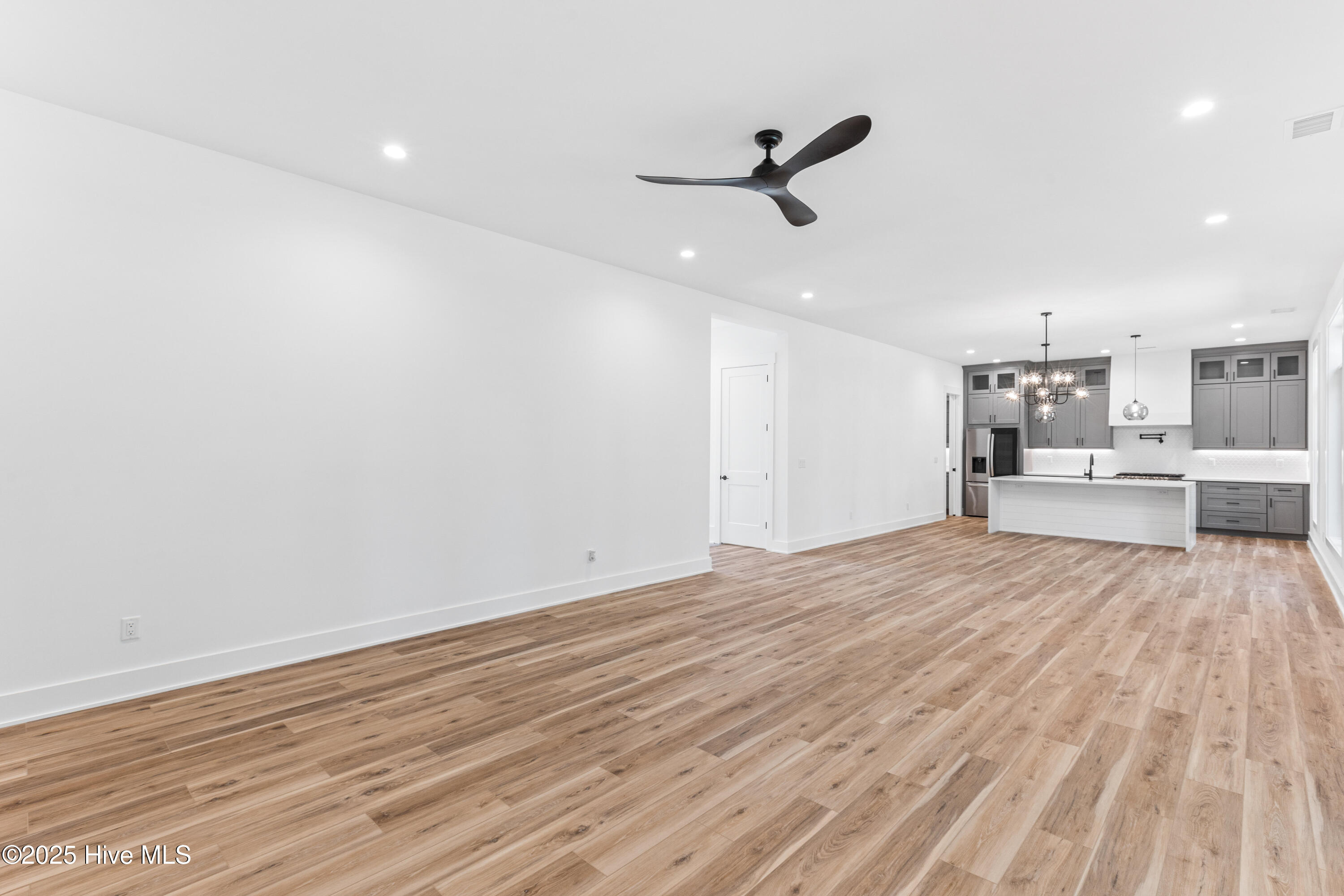 100535066 | Photo 12