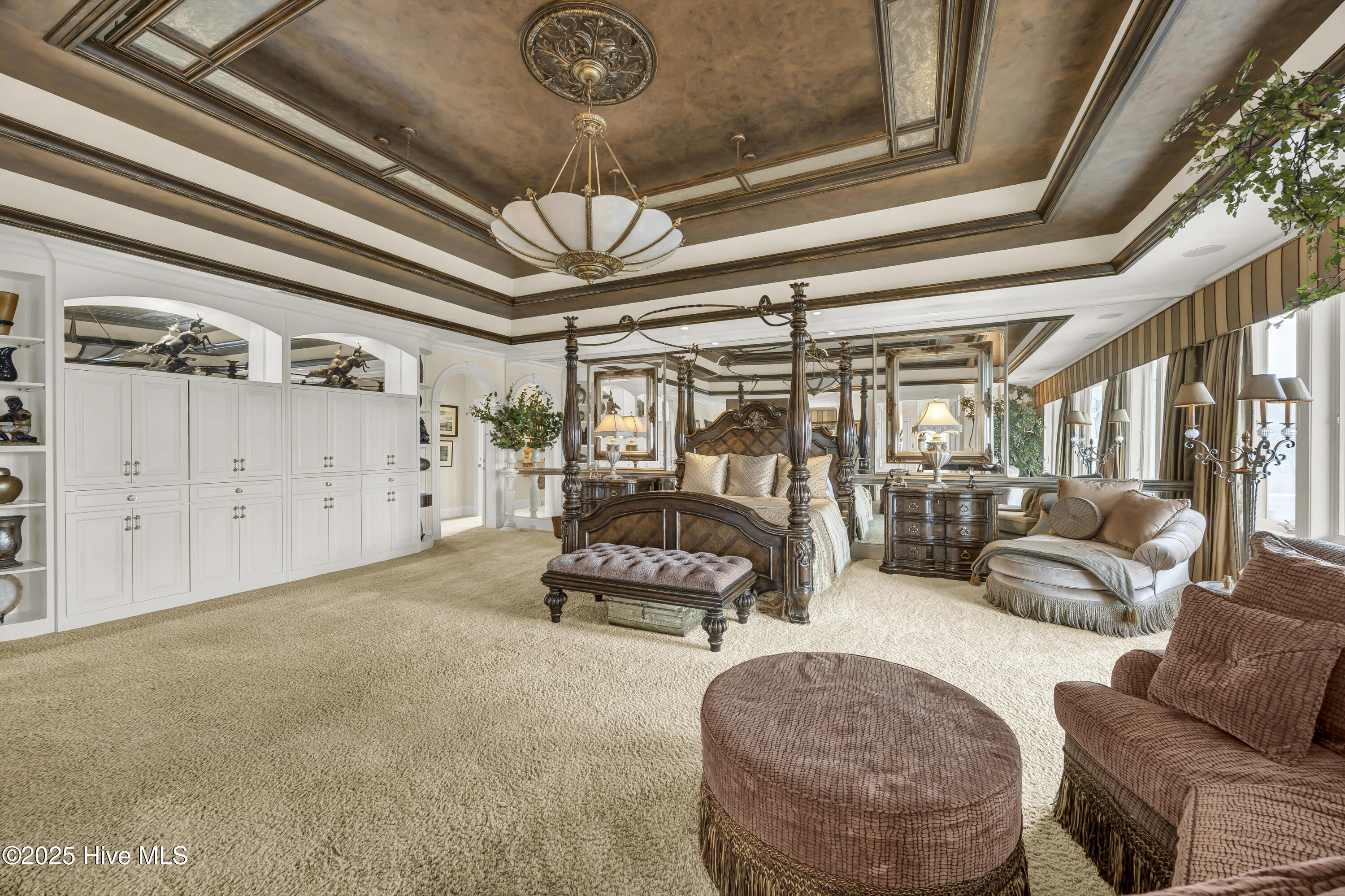 100530989 | Photo 35