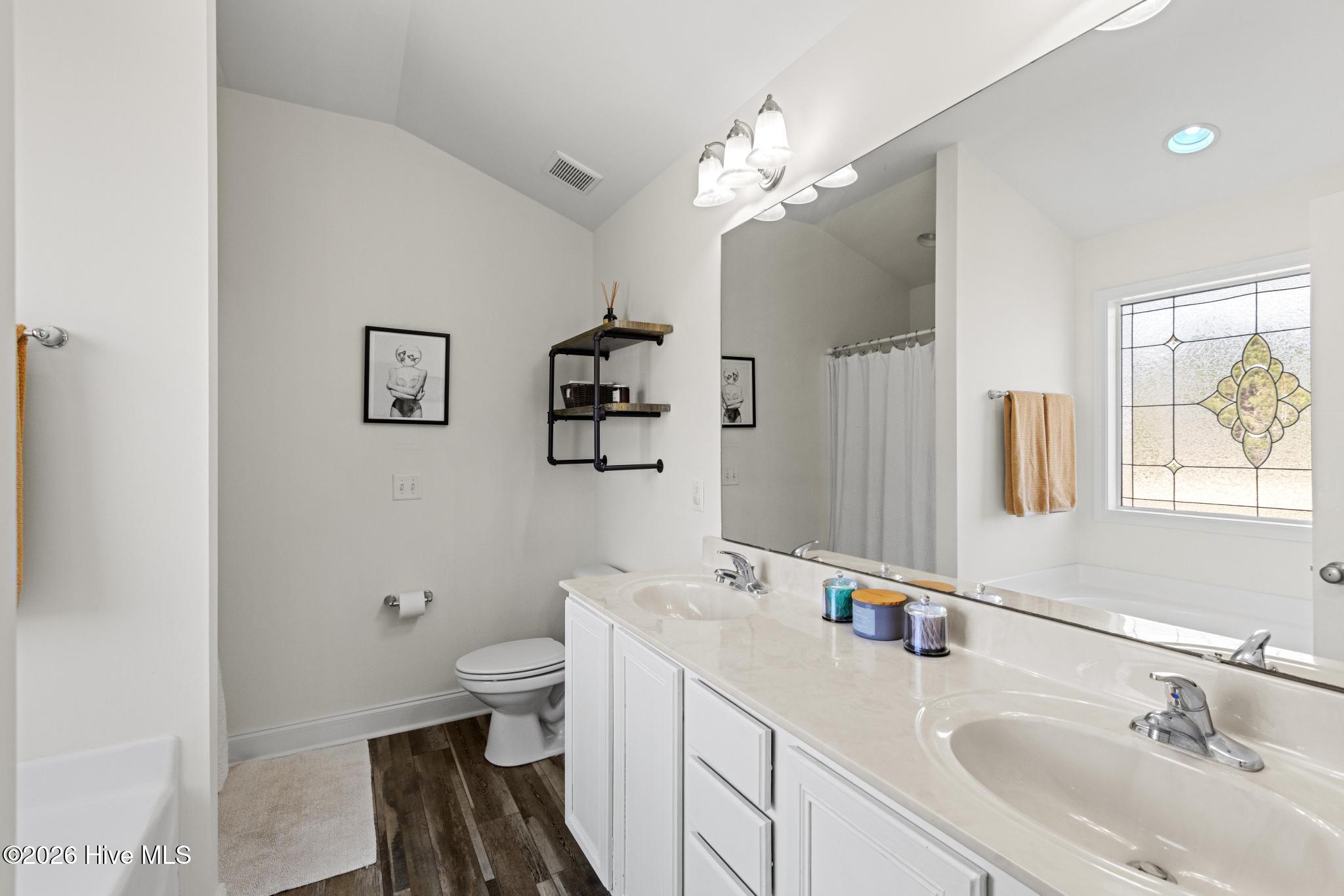 100564842 | Photo 17