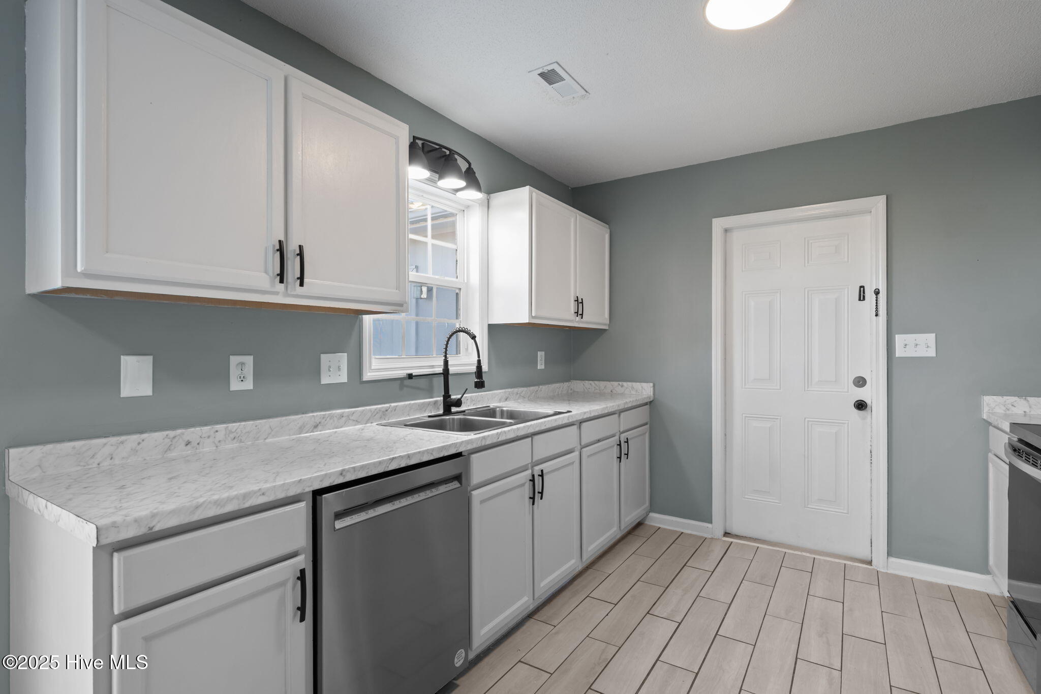 100545189 | Photo 10