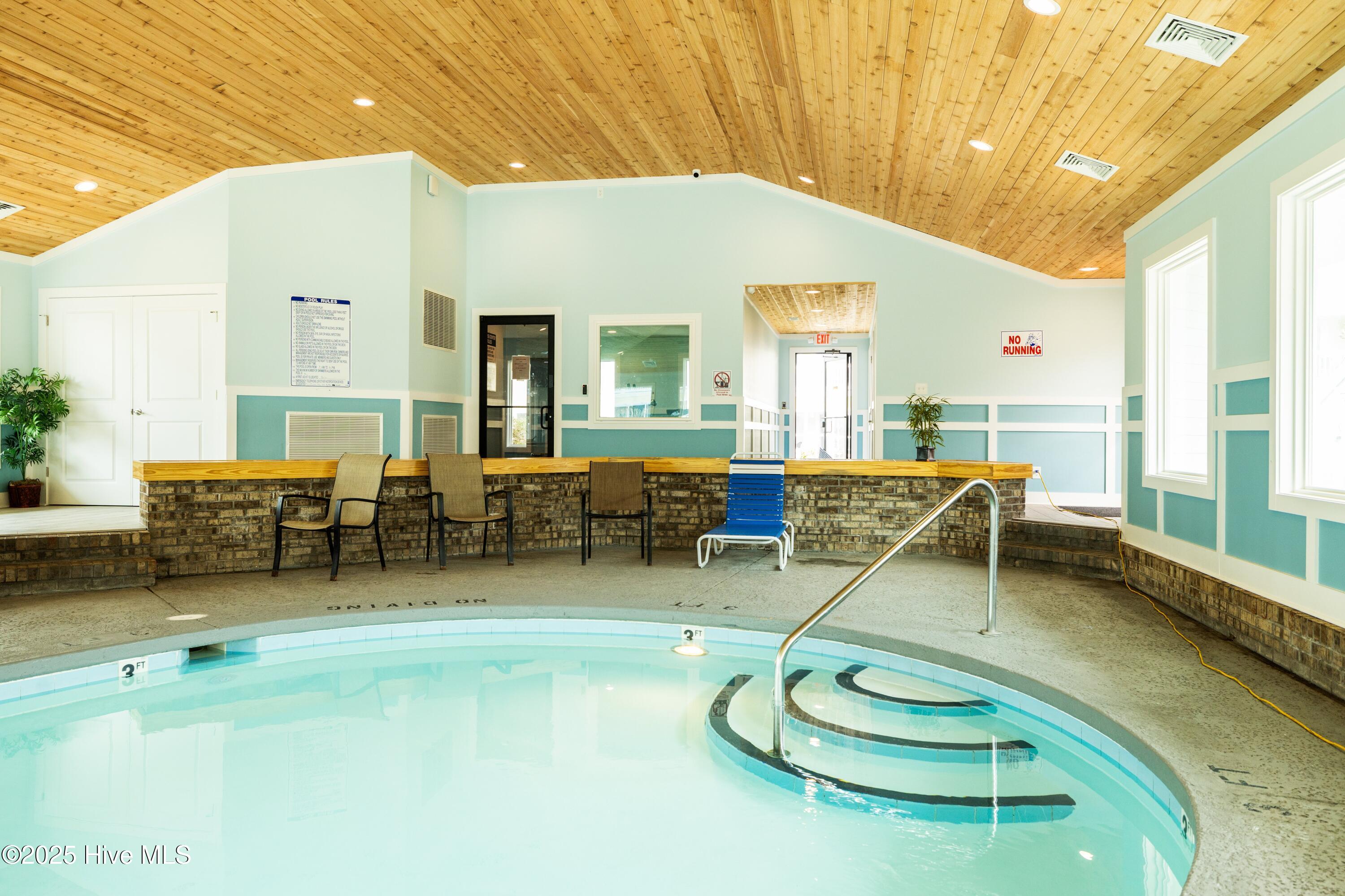 100536863 | Photo 75