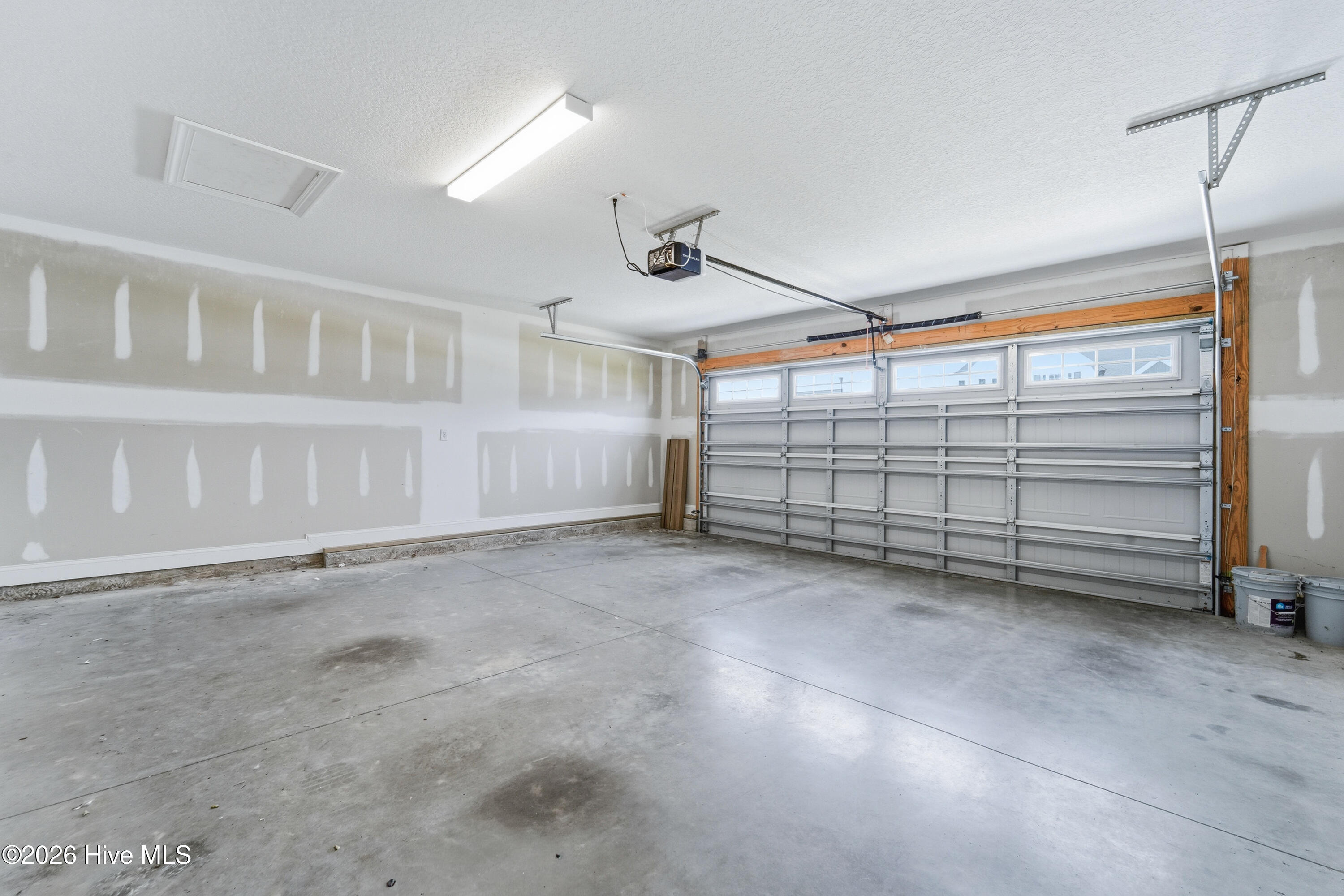 100570478 | Photo 48