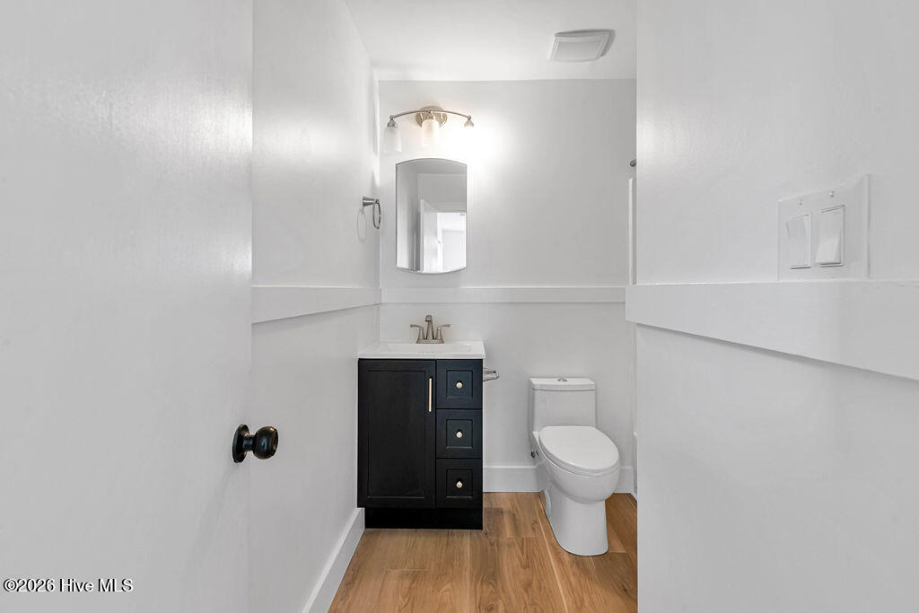 100566377 | Photo 28