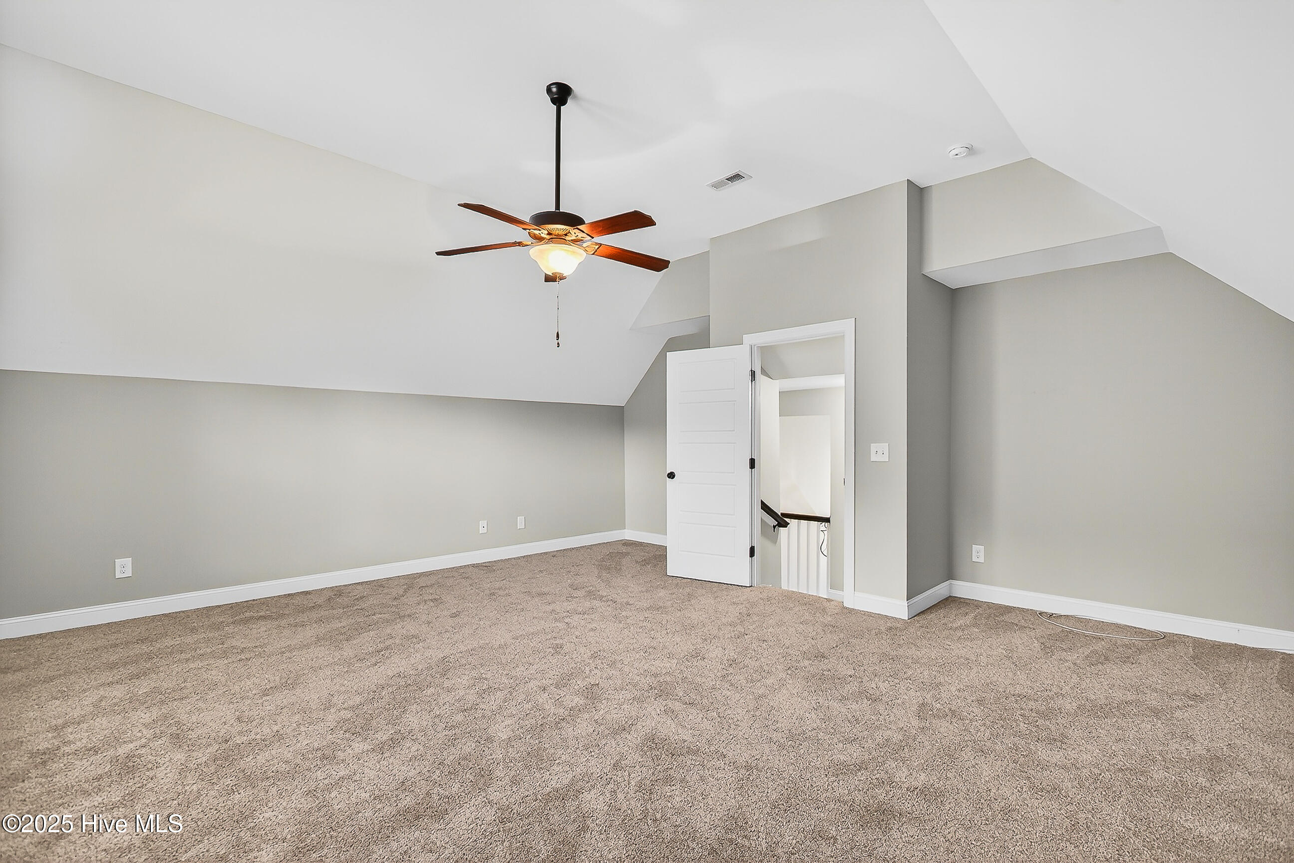 100534677 | Photo 40