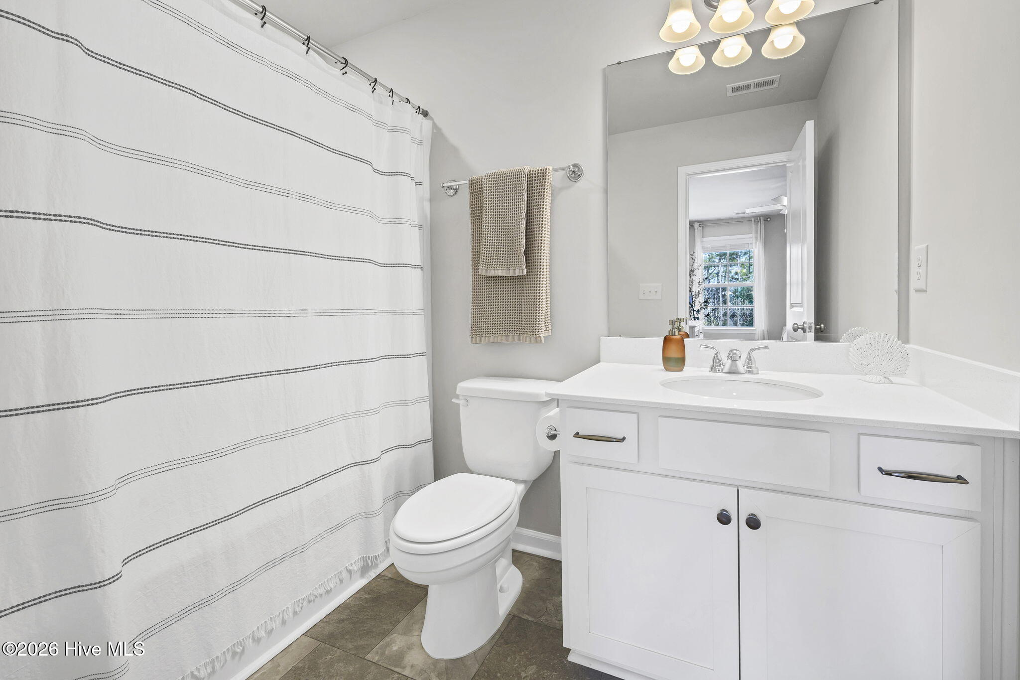 100552838 | Photo 24