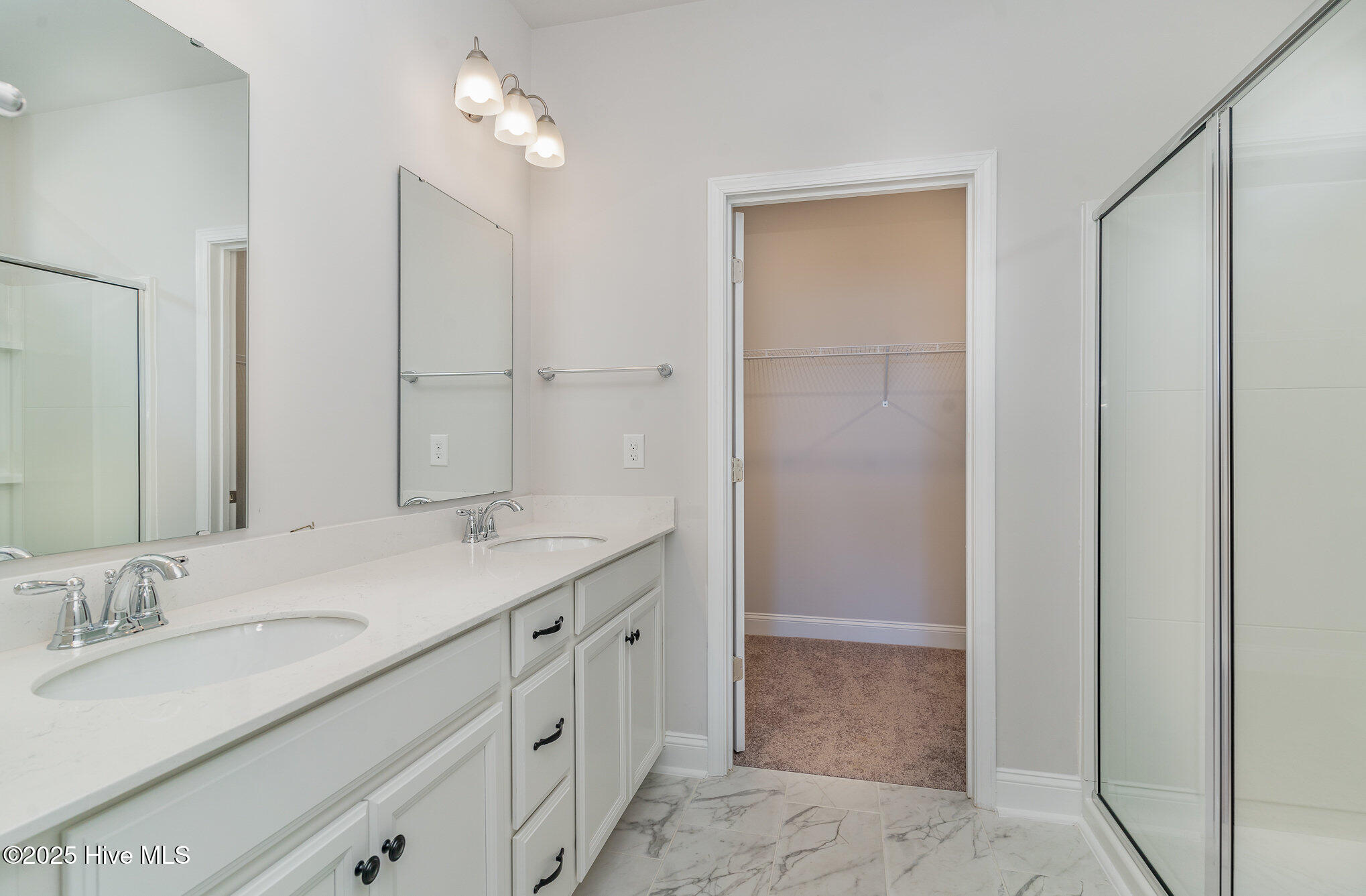 100518804 | Photo 12