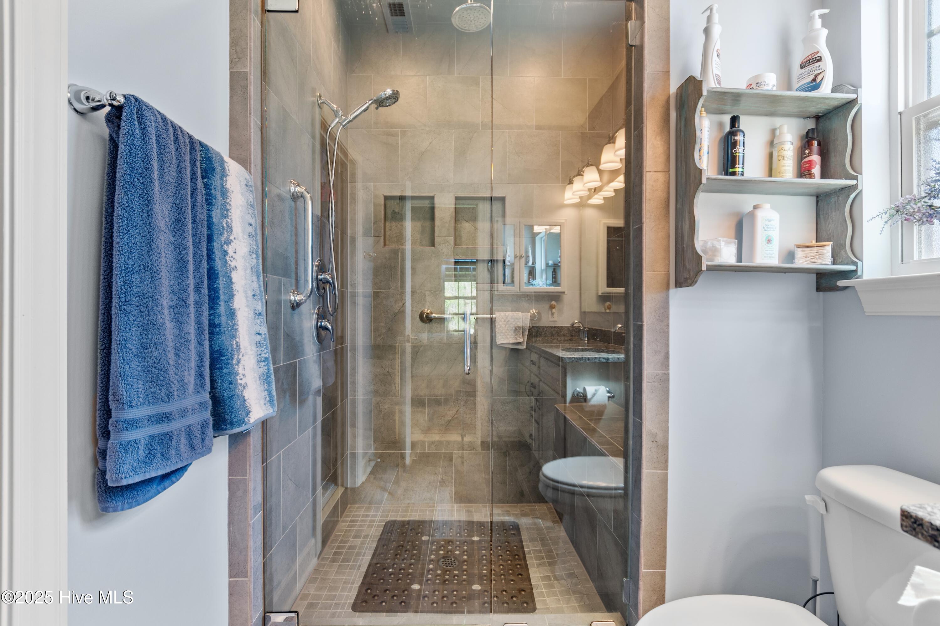 100528892 | Photo 37